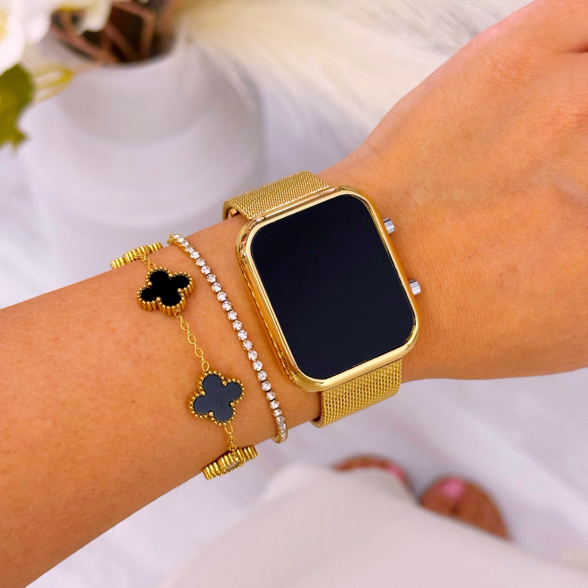 Relógio digital mostrador retangular | Dourado