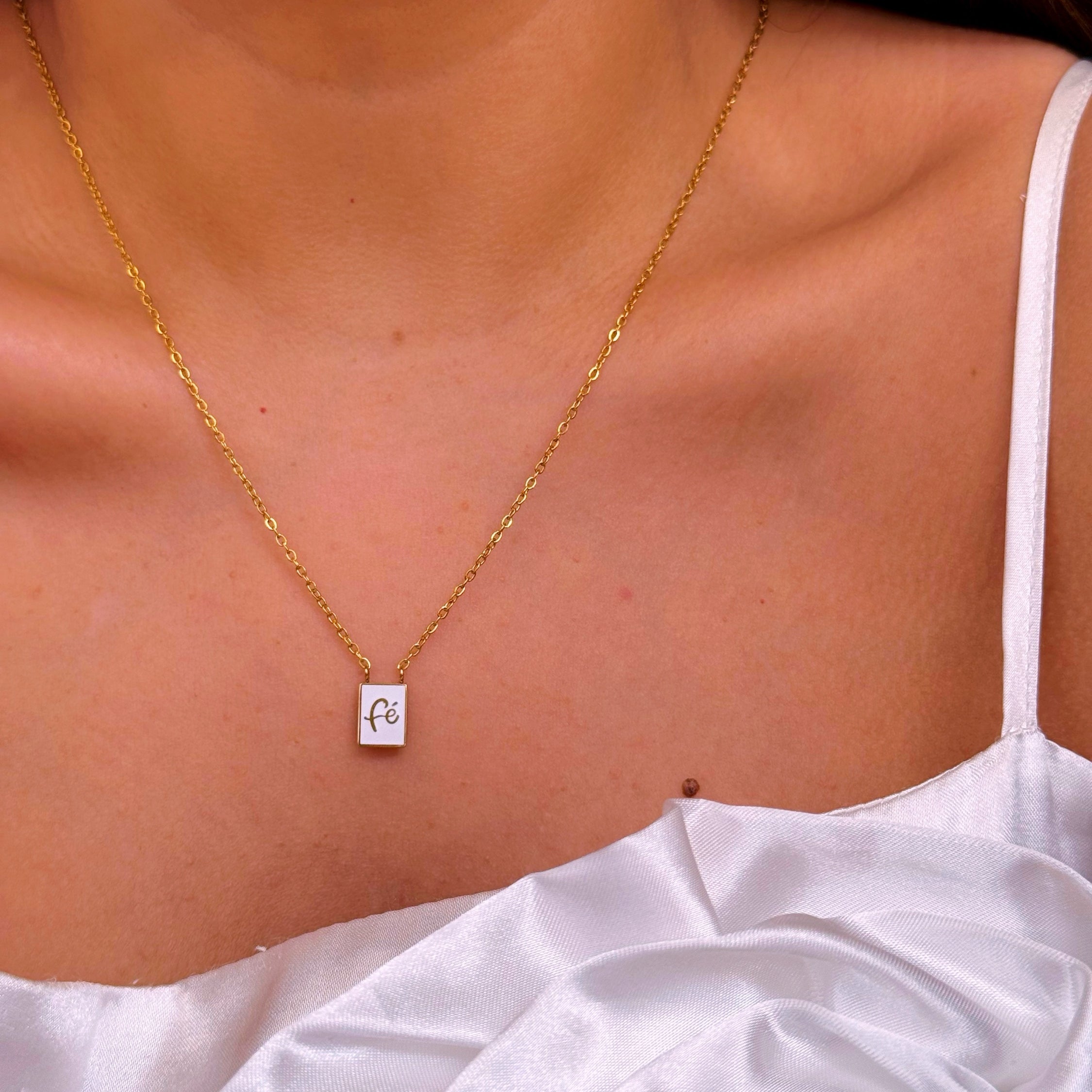 Escapulário com pendente "Fé" em branco | Dourado