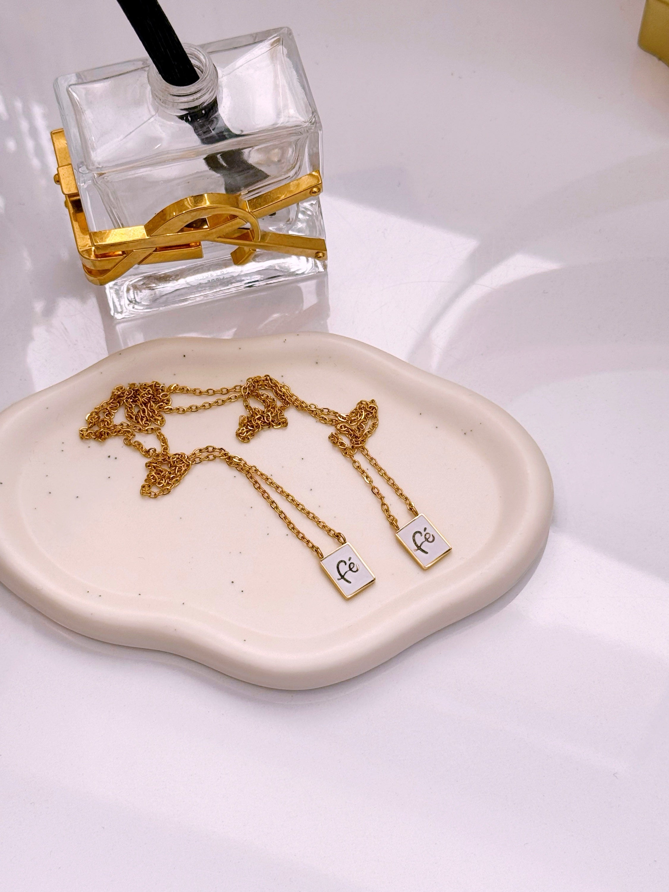 Escapulário com pendente "Fé" em branco | Dourado