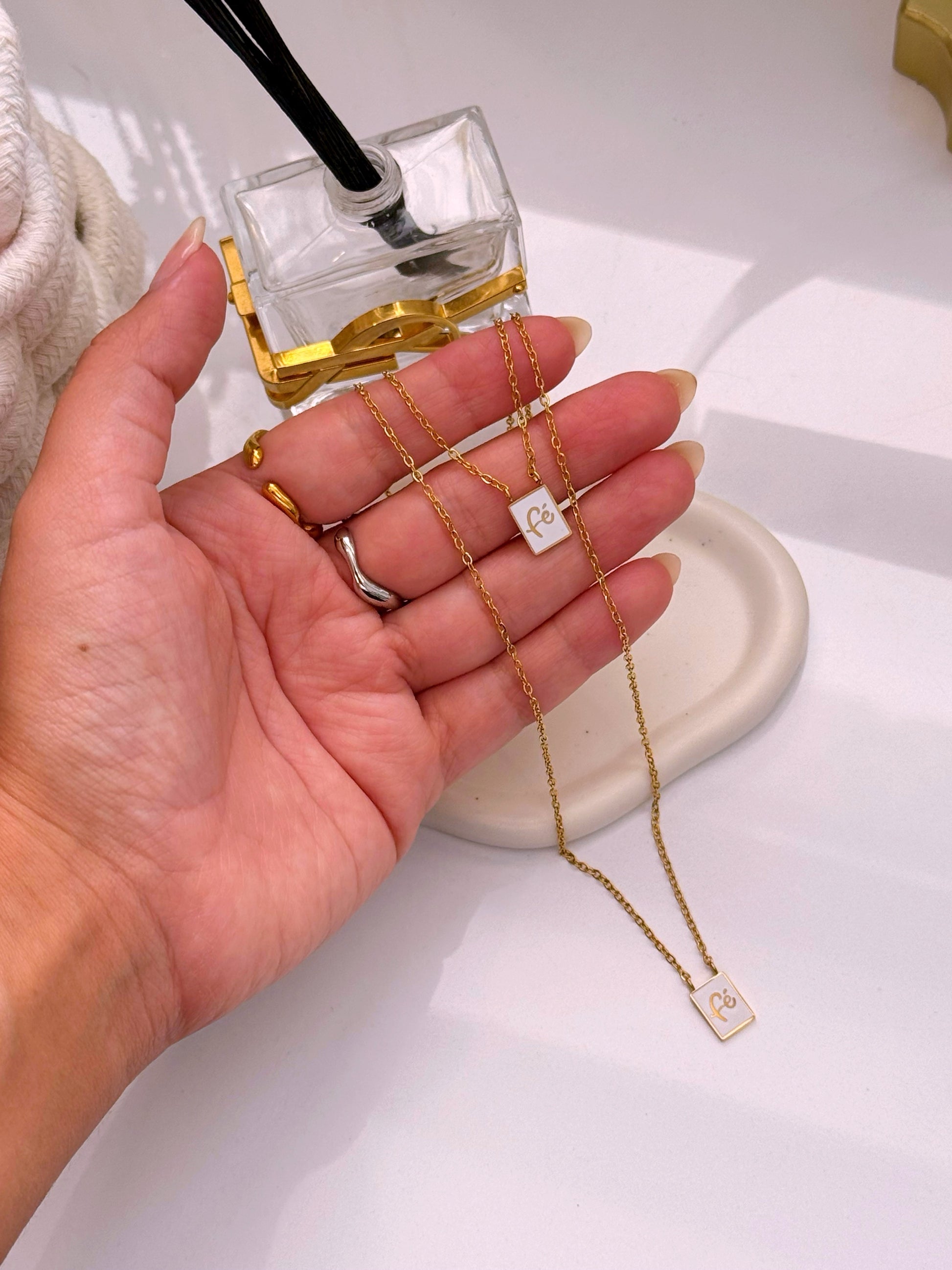 Escapulário com pendente "Fé" em branco | Dourado