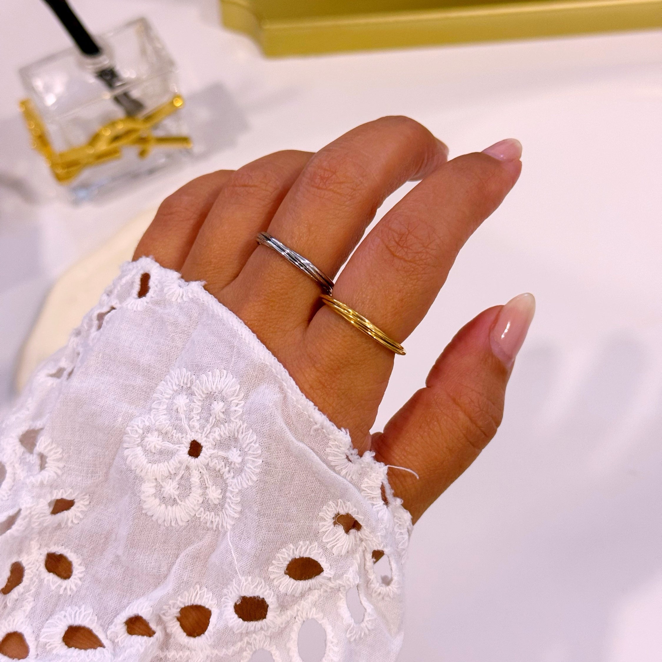 Anel ajustável fino com efeito torcido | 2 Cores