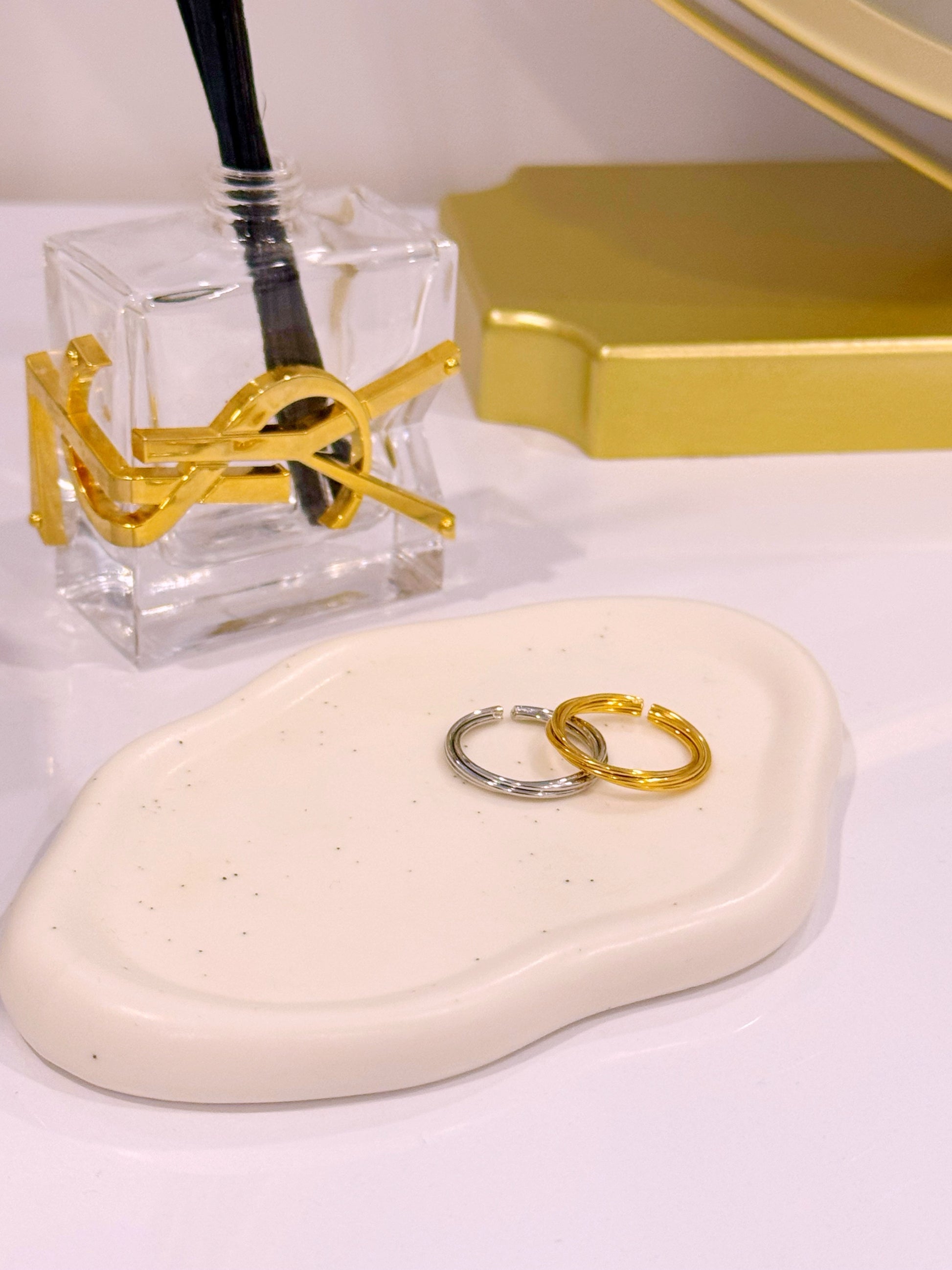 Anel ajustável fino com efeito torcido | 2 Cores