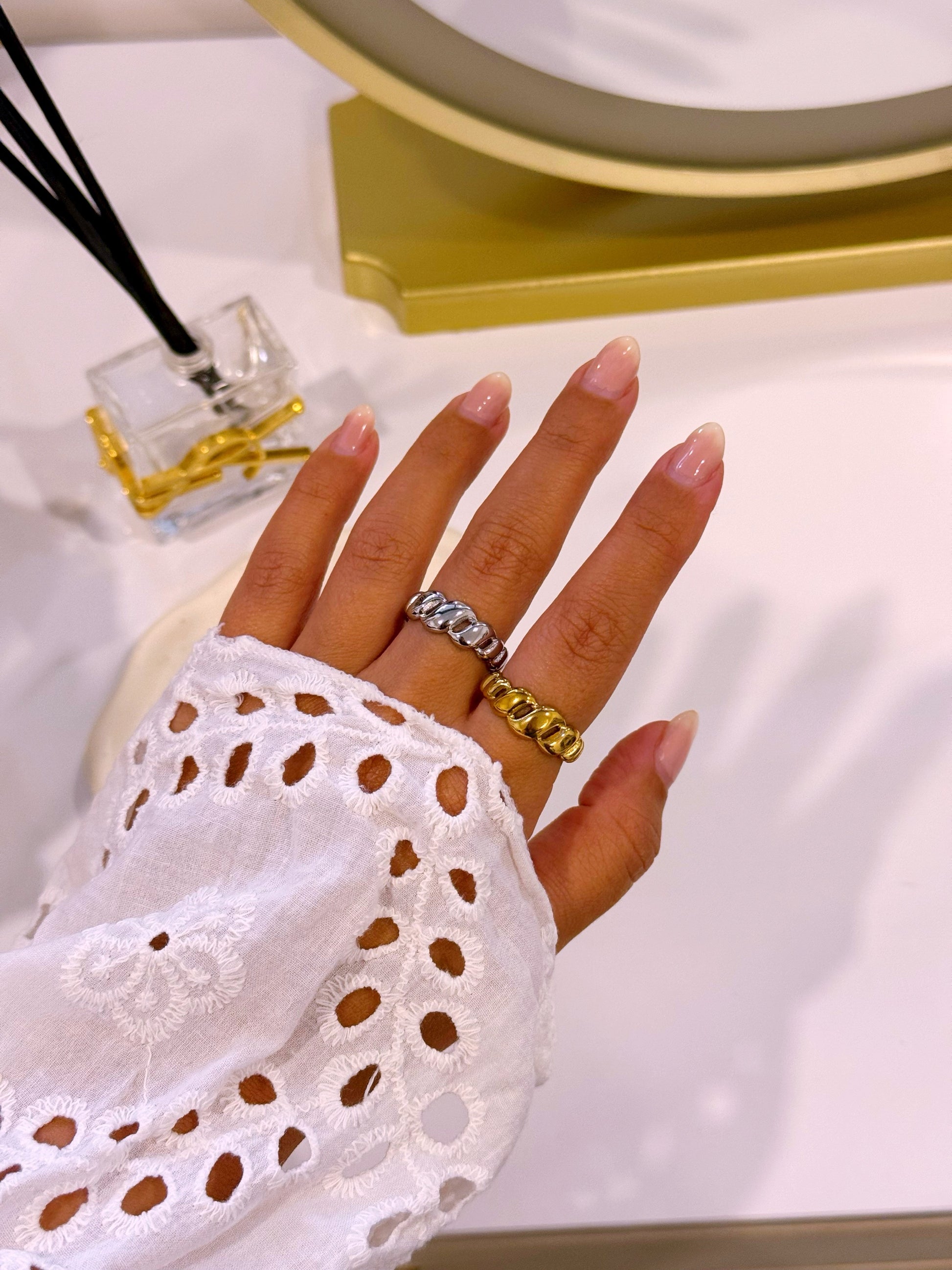 Anel corrente efeito entrelaçado com aberturas | 2 Cores