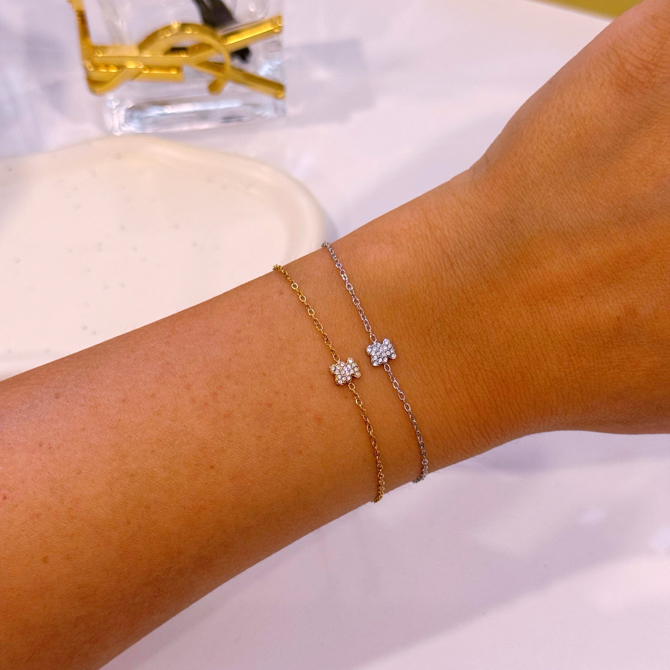 Pulseira com mini ursinho preenchido com brilhantes | 2 Cores