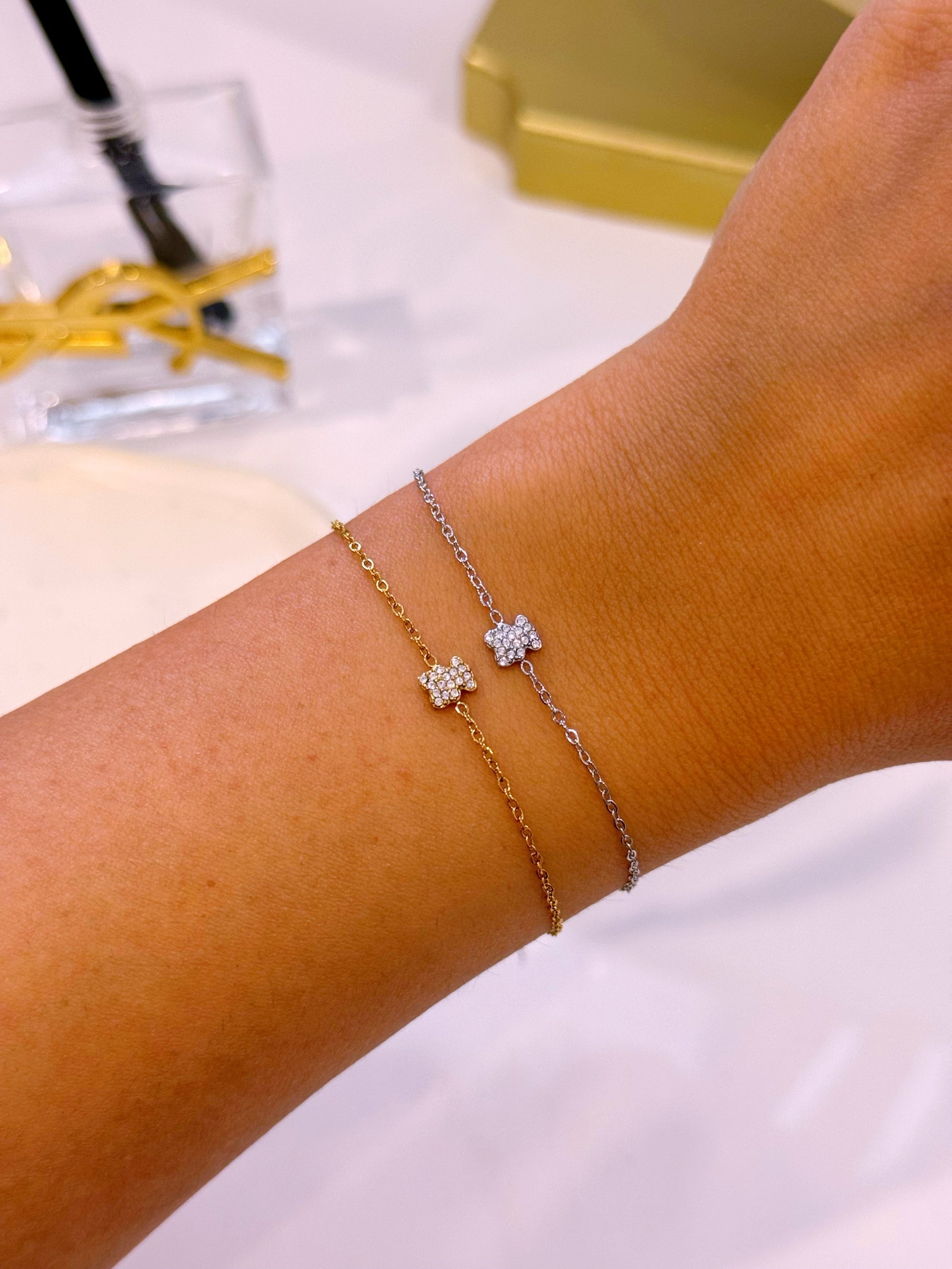 Pulseira com mini ursinho preenchido com brilhantes | 2 Cores