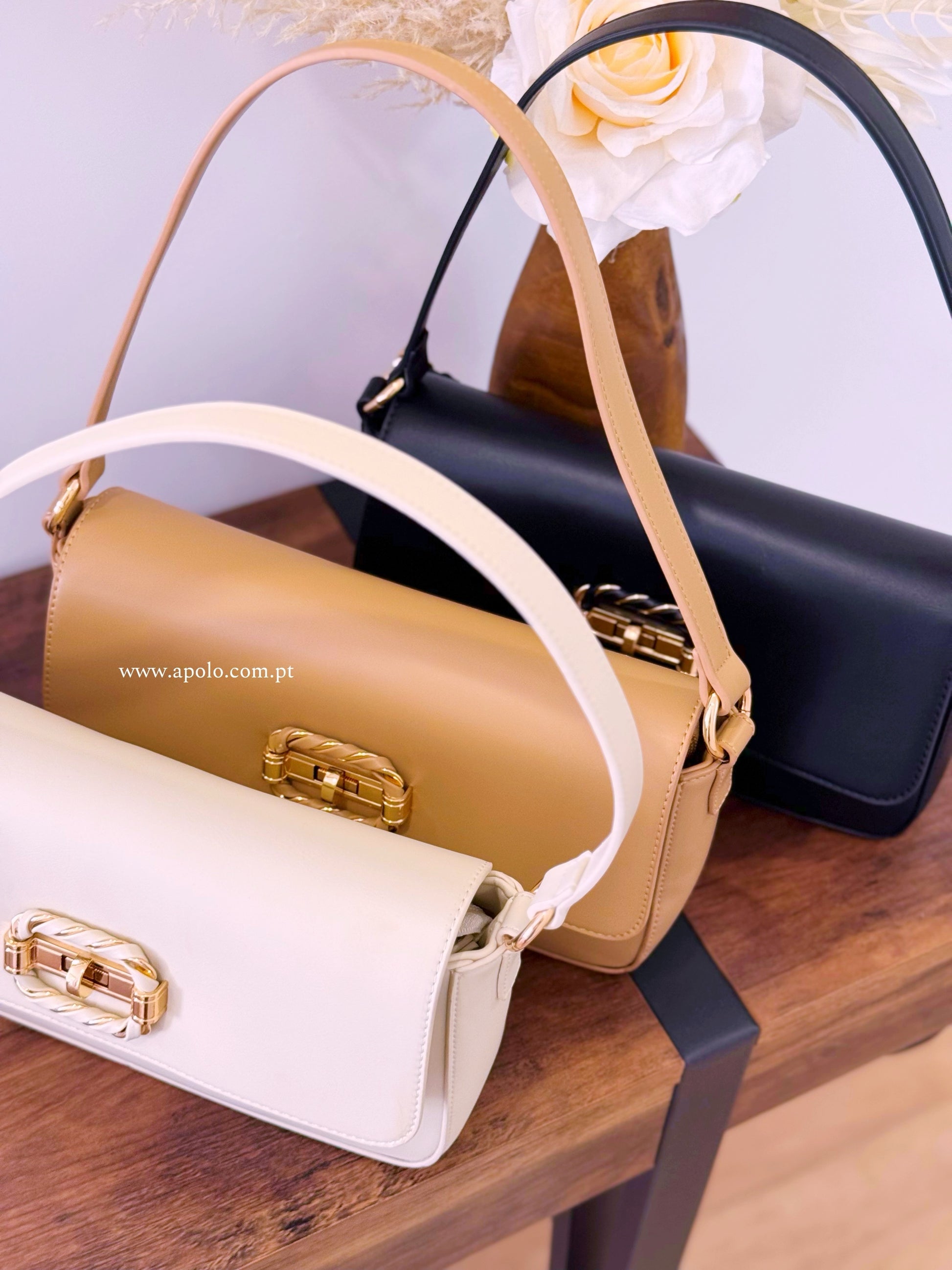 Mala Clássica • com pormenor torcido e metálico no fecho | 3 Cores