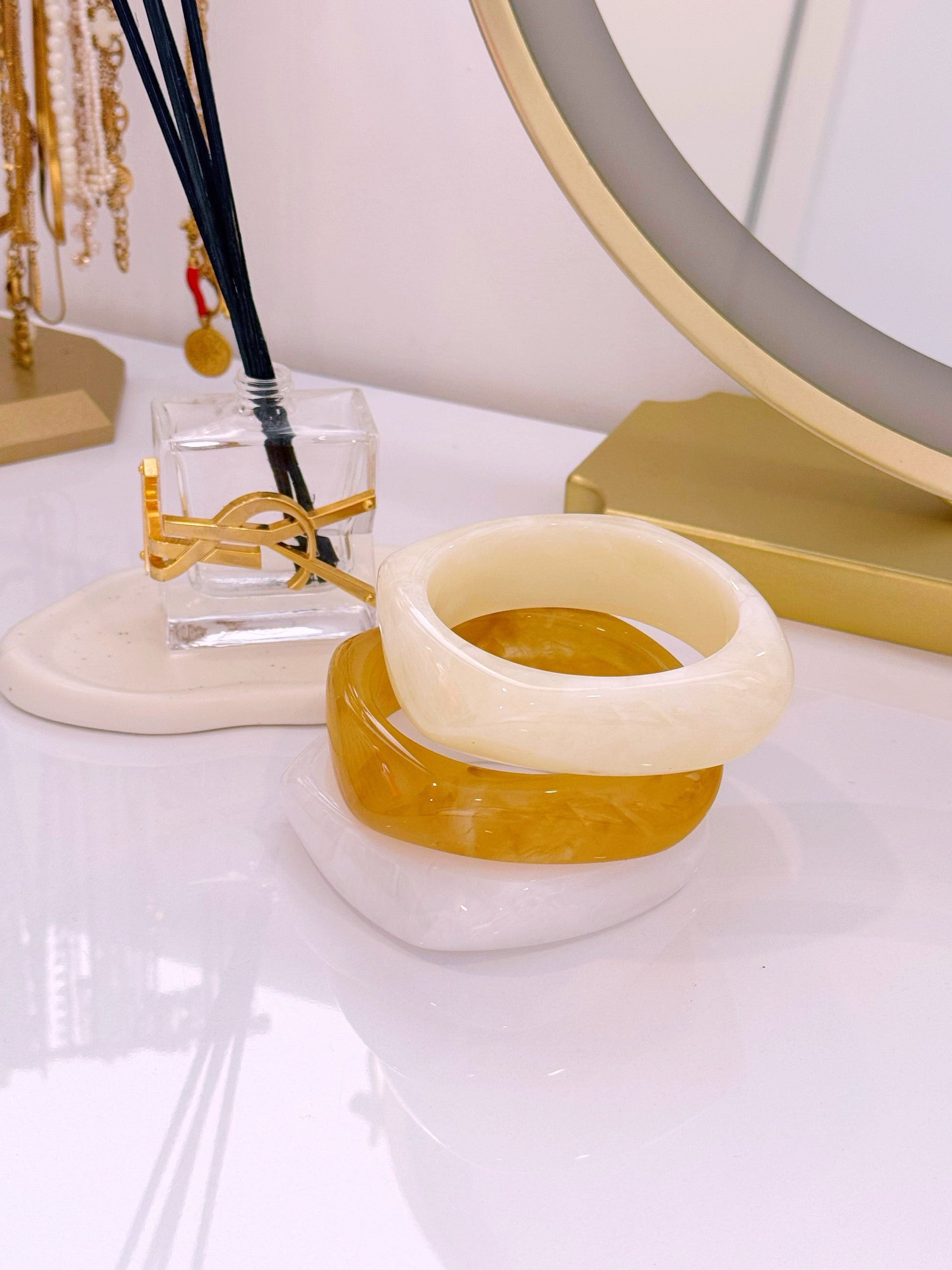 Set de 3 pulseiras maxi em acrílico | Bege, Esverdeada e Branco