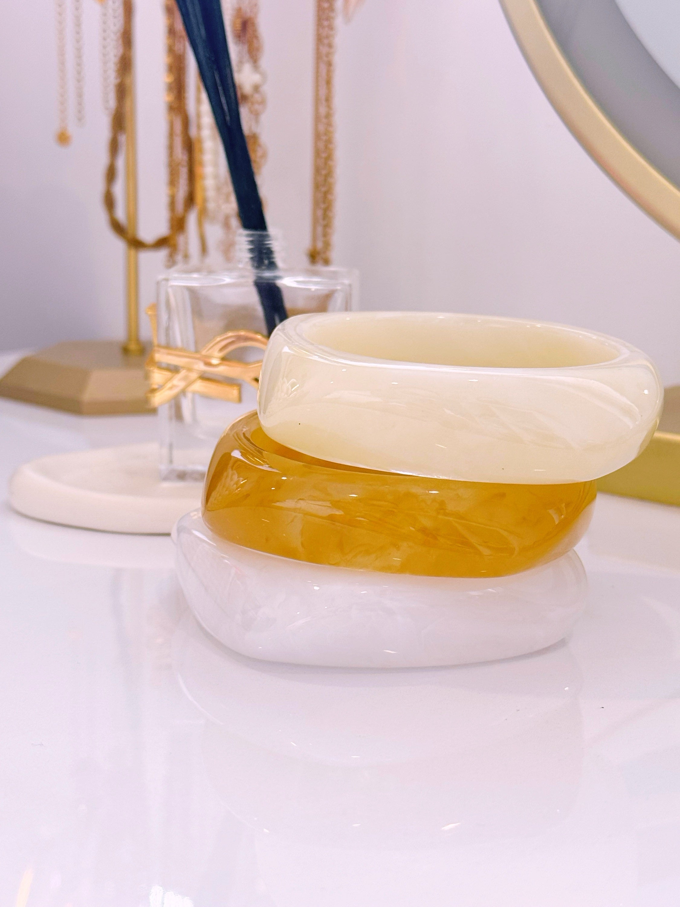 Set de 3 pulseiras maxi em acrílico | Bege, Esverdeada e Branco