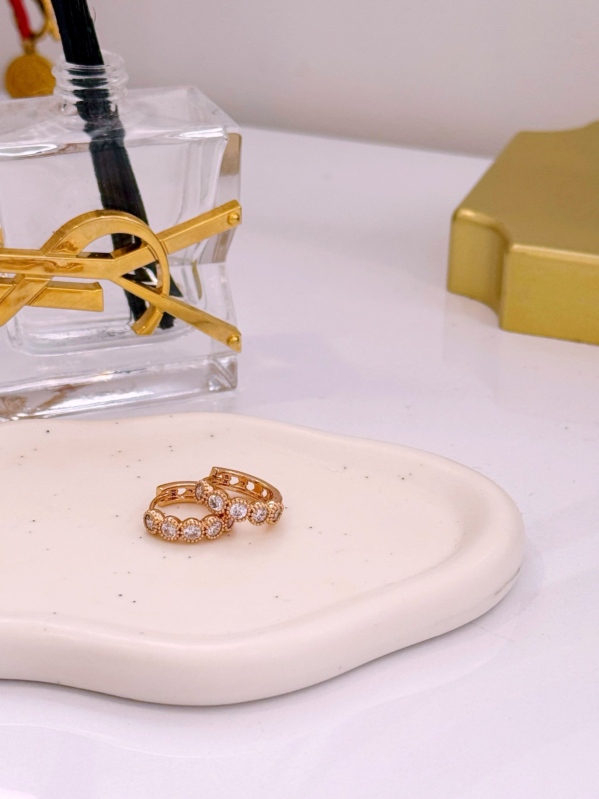 Argolinhas de brilhantes com contorno de bolinhas | Rose Gold