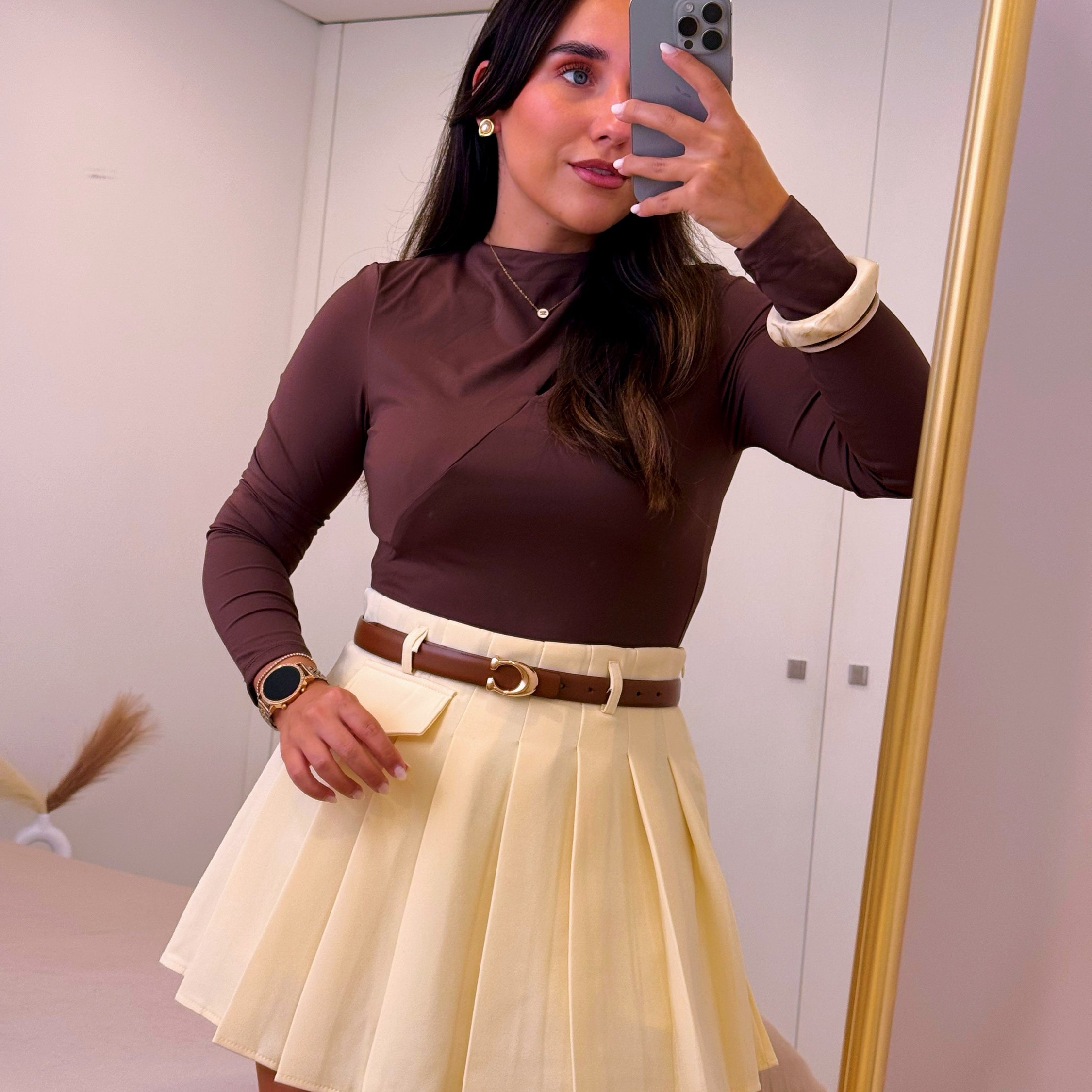 Saia-calção curta com pregas | Amarelo • MOCHY