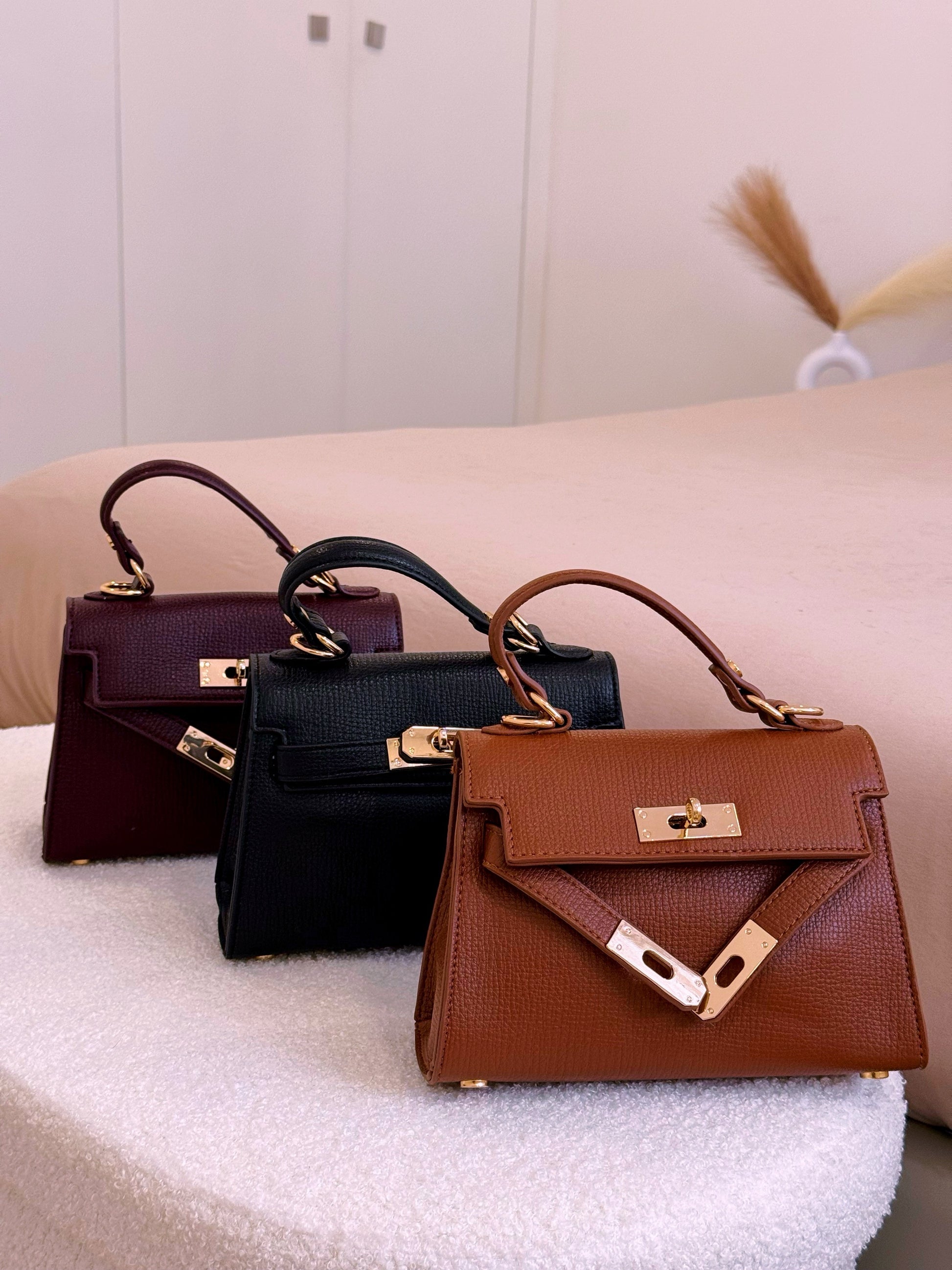 Mala de mão elegante com pormenores dourados | 3 Cores