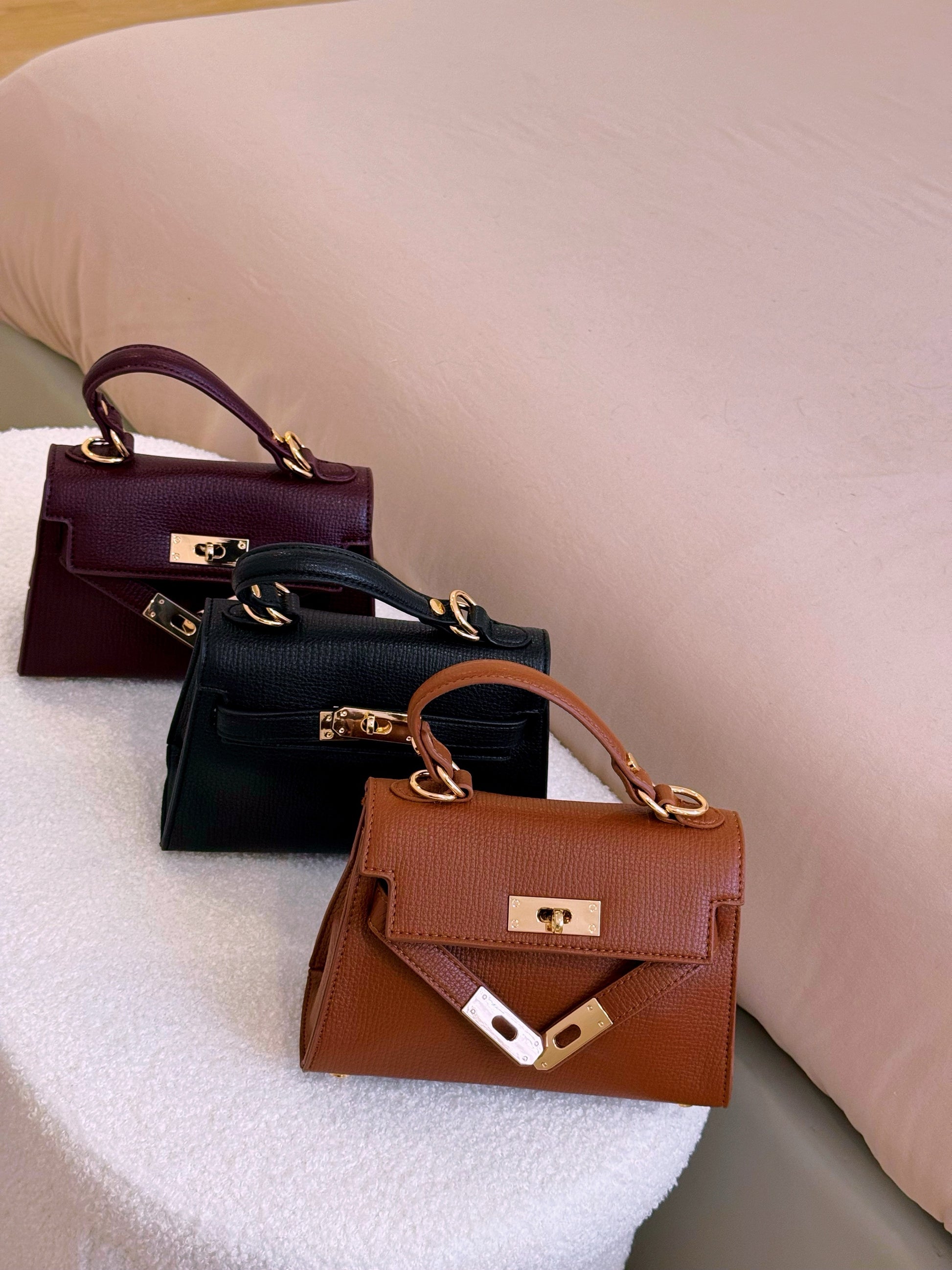 Mala de mão elegante com pormenores dourados | 3 Cores