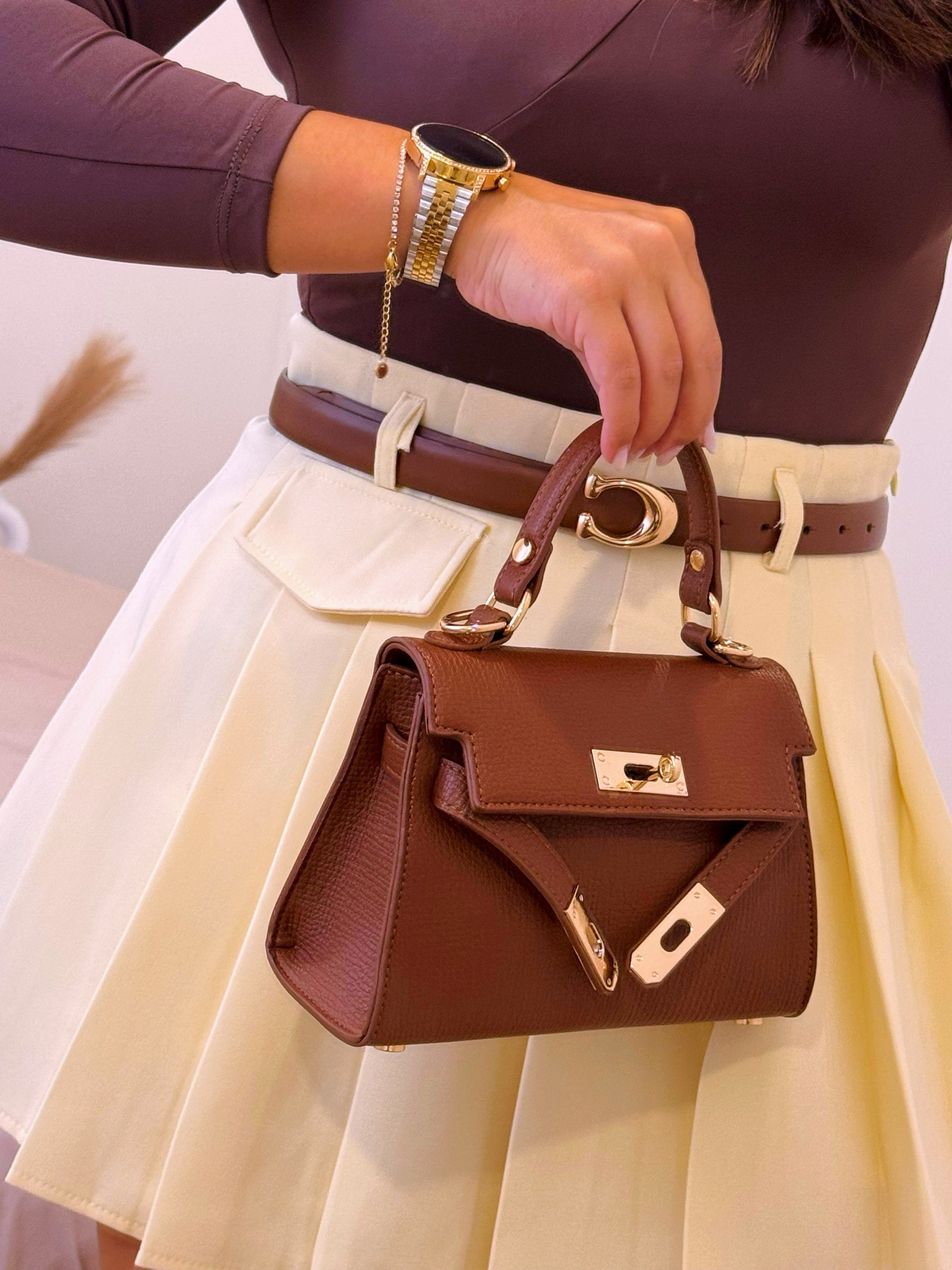 Mala de mão elegante com pormenores dourados | 3 Cores