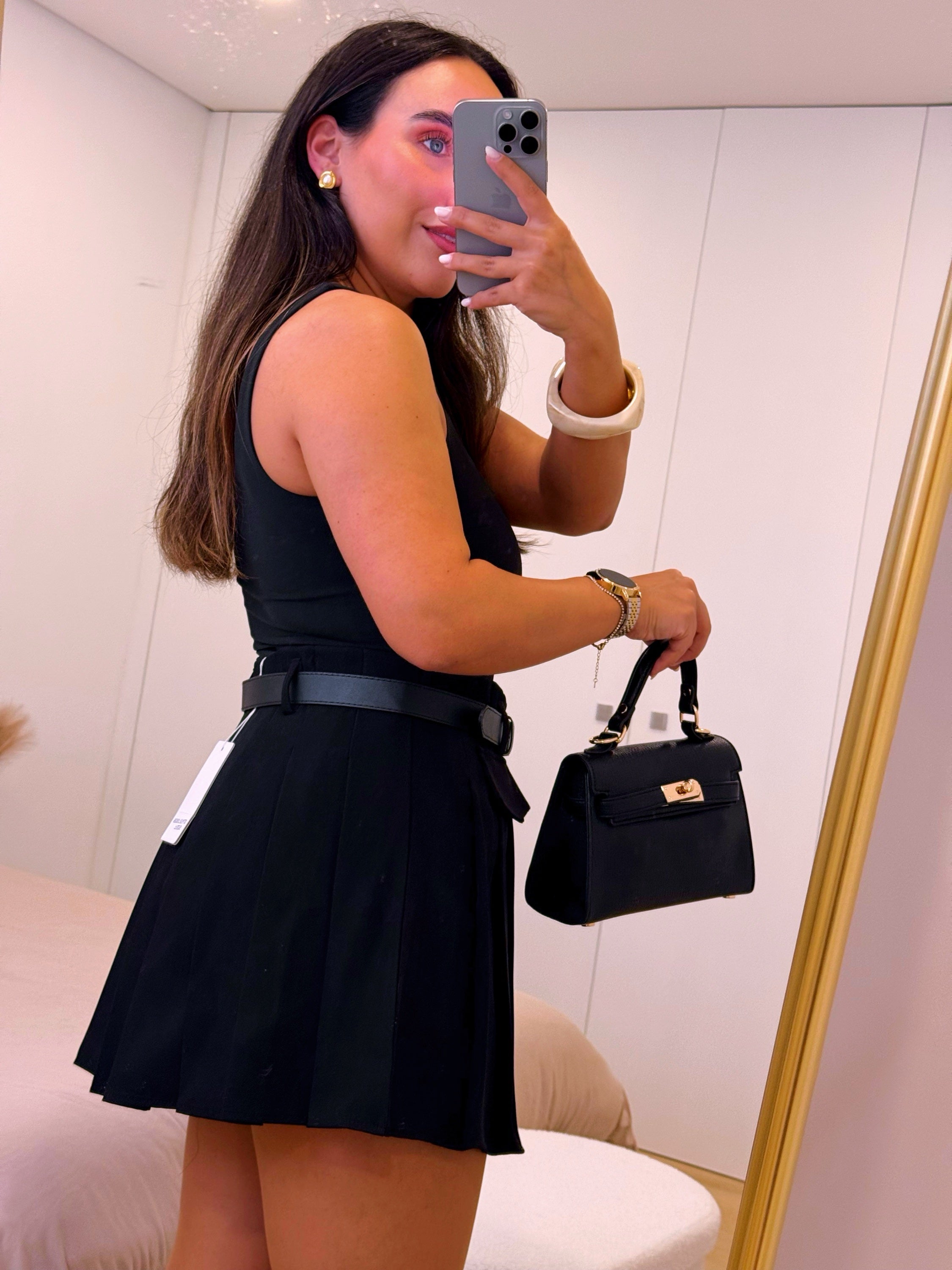 Saia-calção curta com pregas | Preto • MOCHY