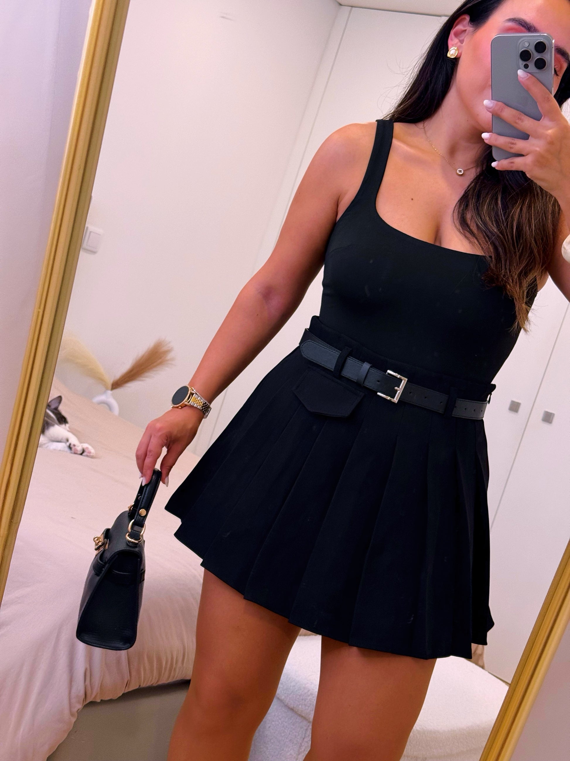 Saia-calção curta com pregas | Preto • MOCHY