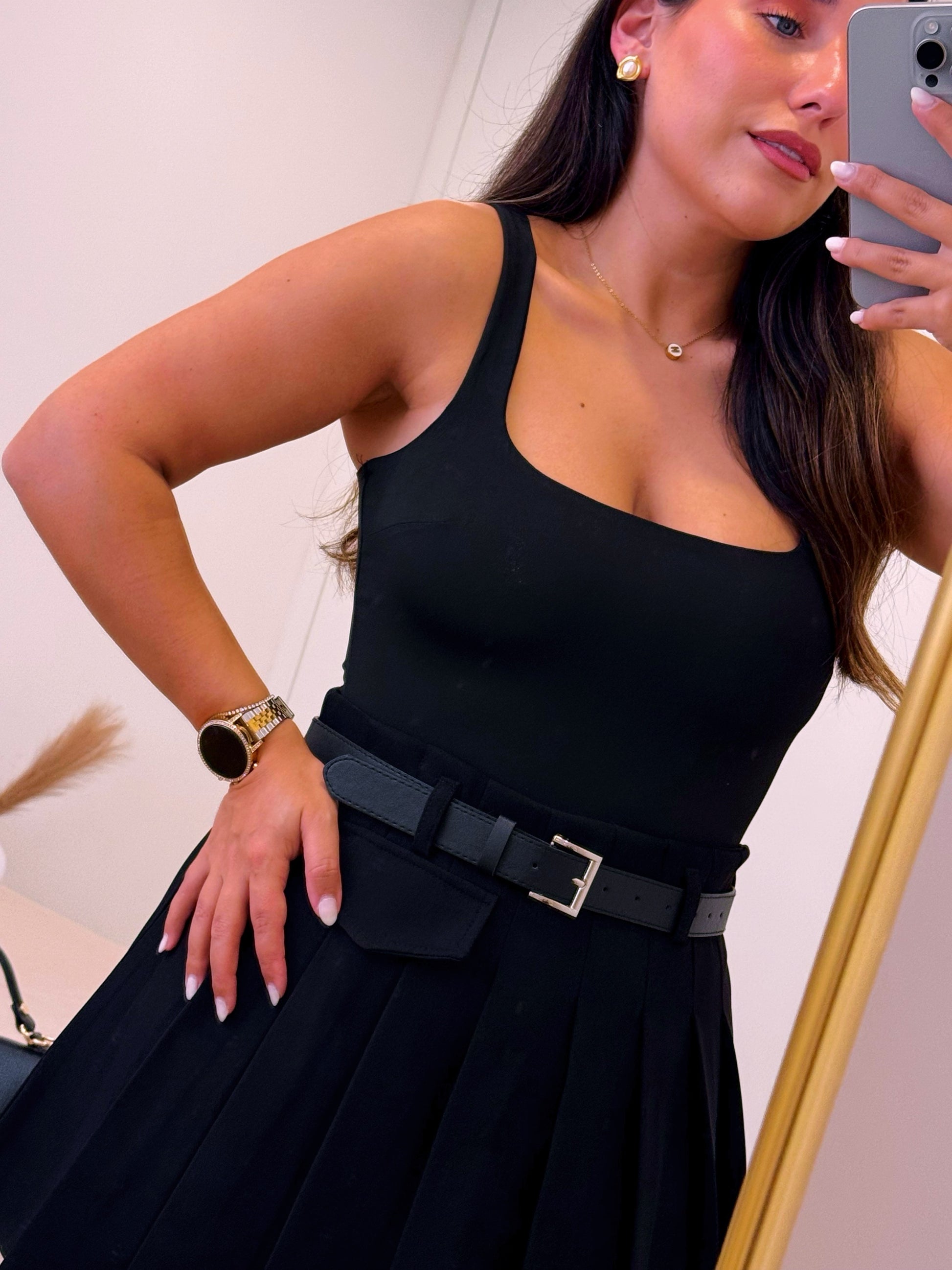 Saia-calção curta com pregas | Preto • MOCHY