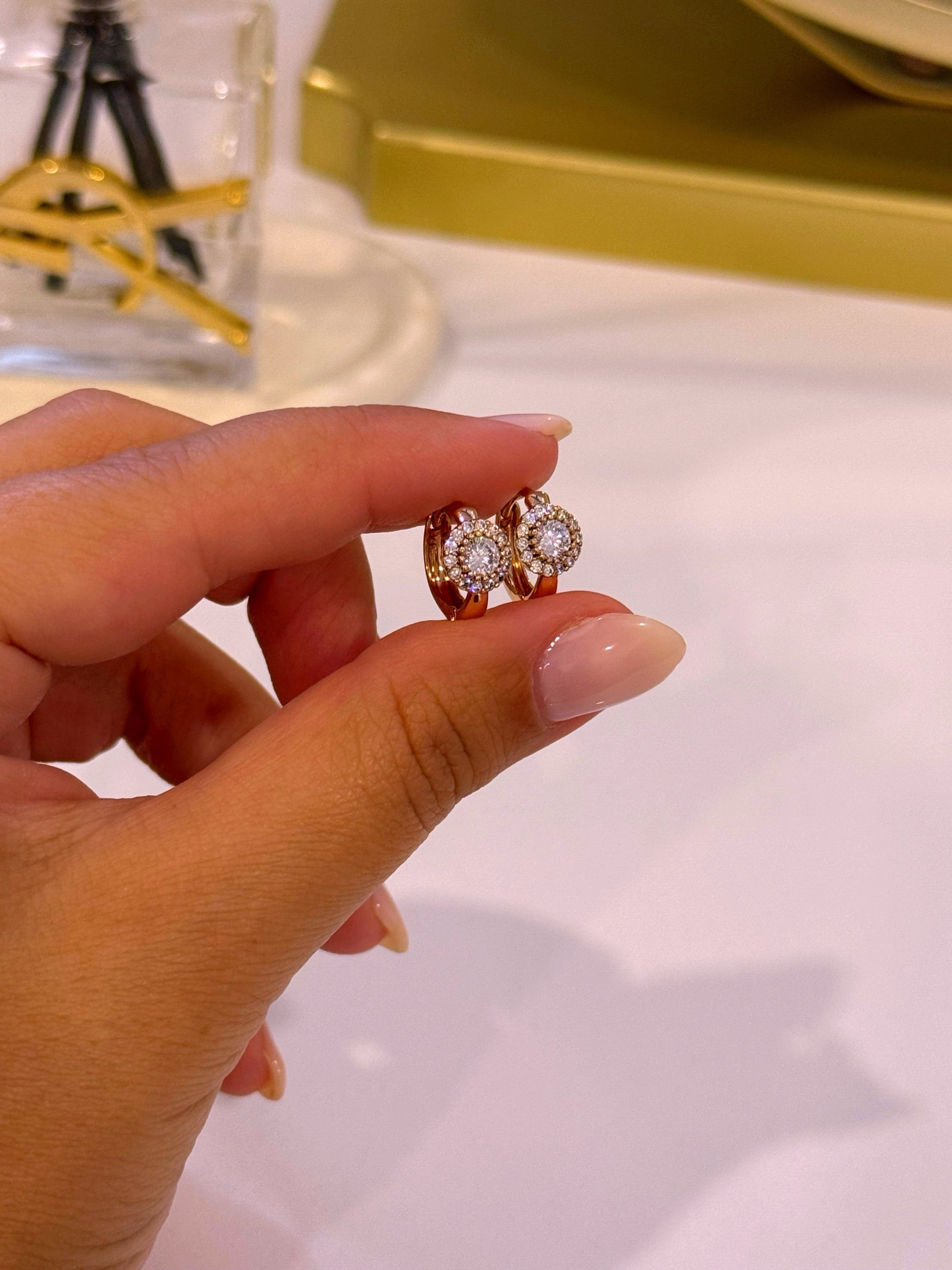 Argolinhas com círculo de brilhantes ao centro | Rose Gold
