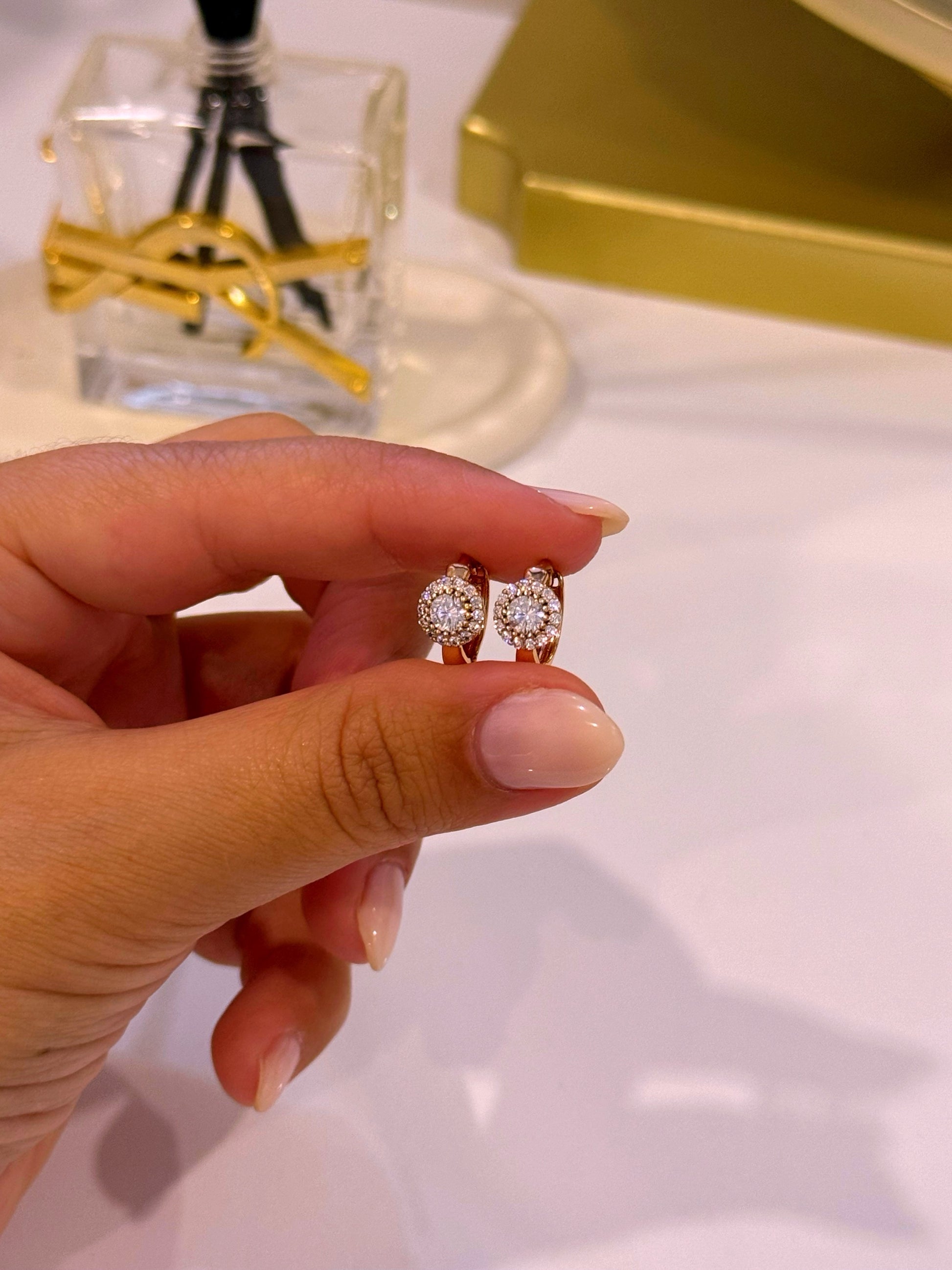 Argolinhas com círculo de brilhantes ao centro | Rose Gold