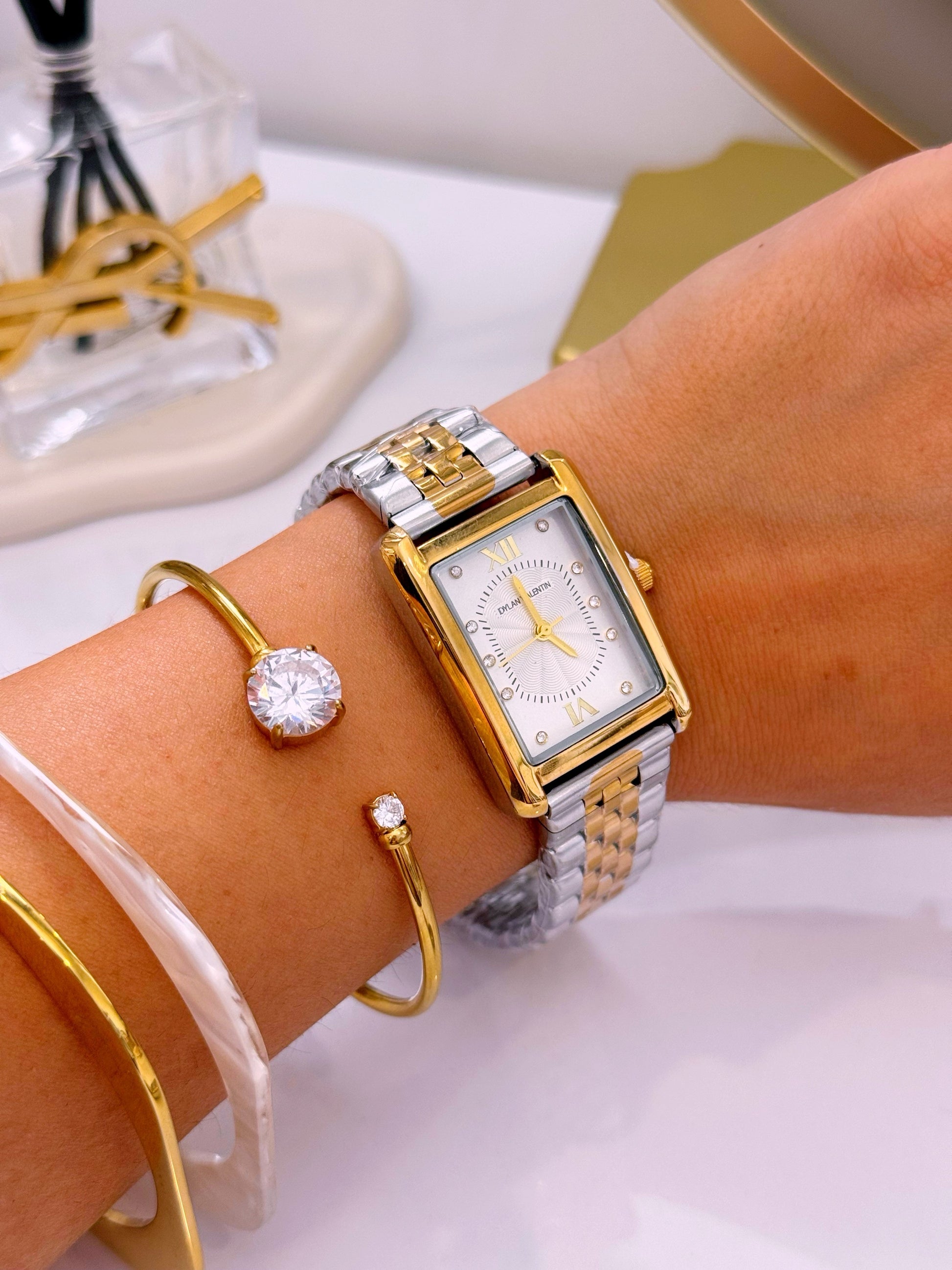 Relógio Analógico mostrador retangular | Fundo Branco