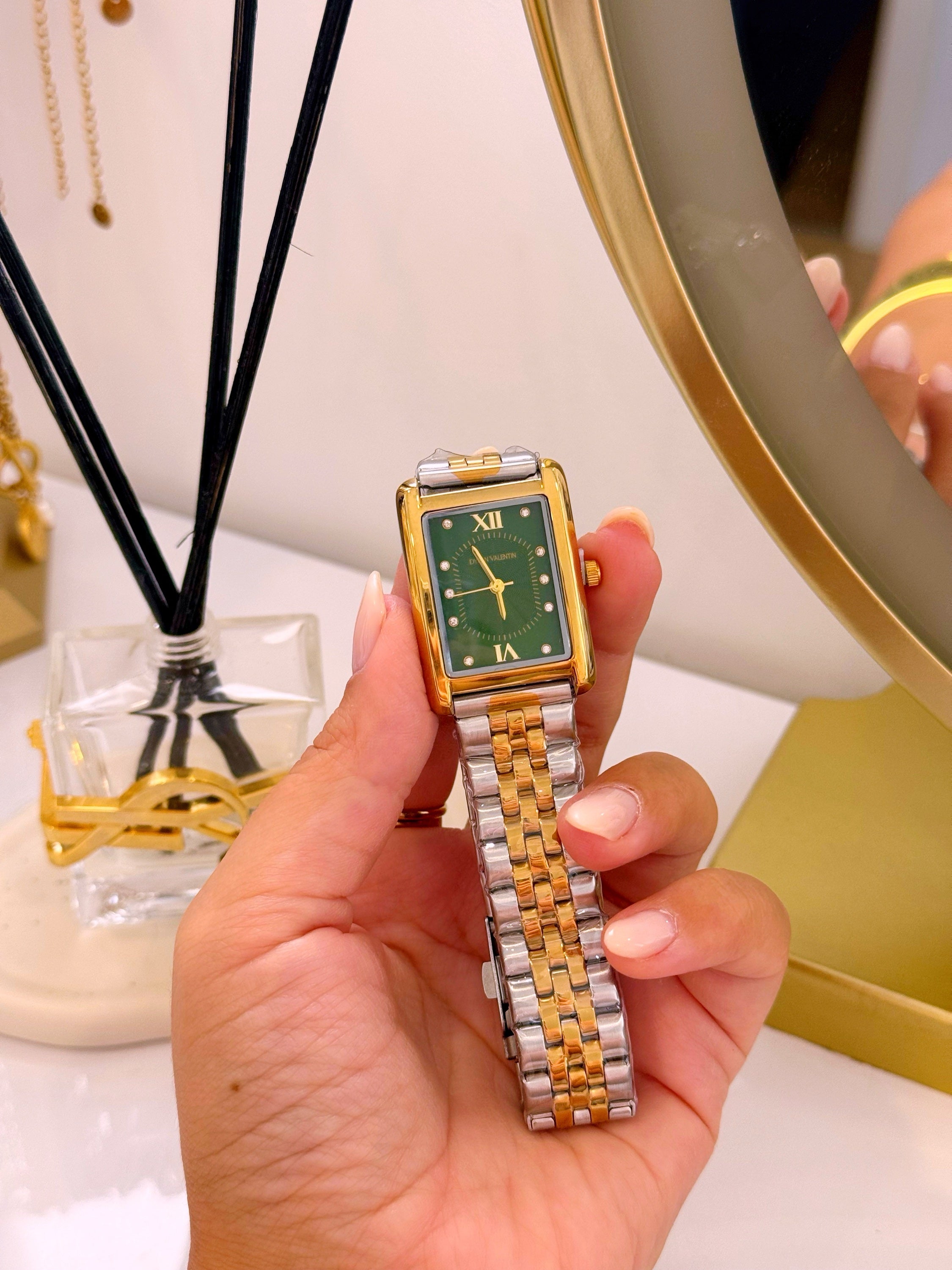 Relógio Analógico mostrador retangular | Fundo Verde