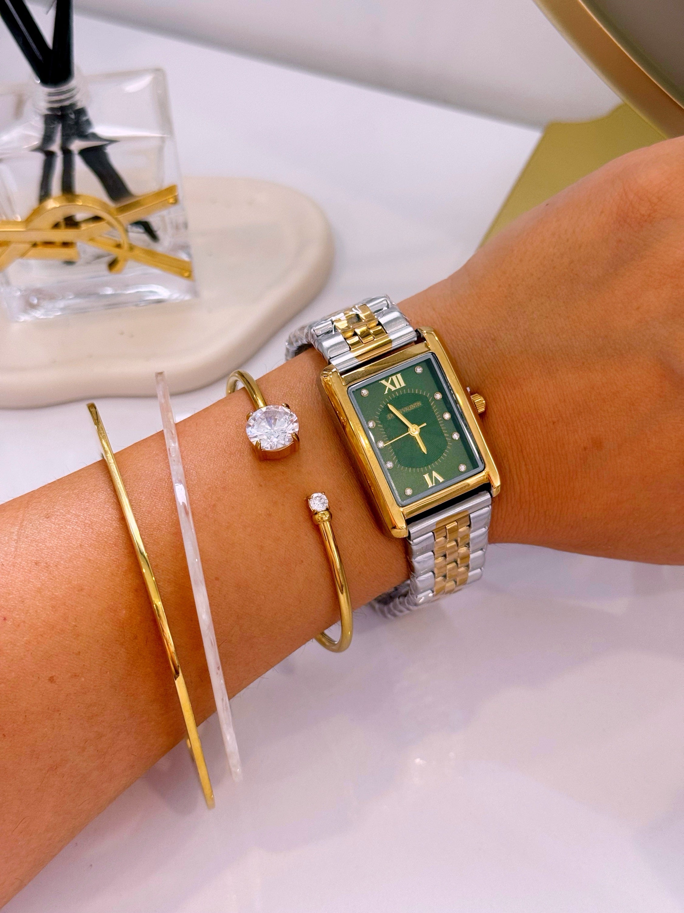 Relógio Analógico mostrador retangular | Fundo Verde