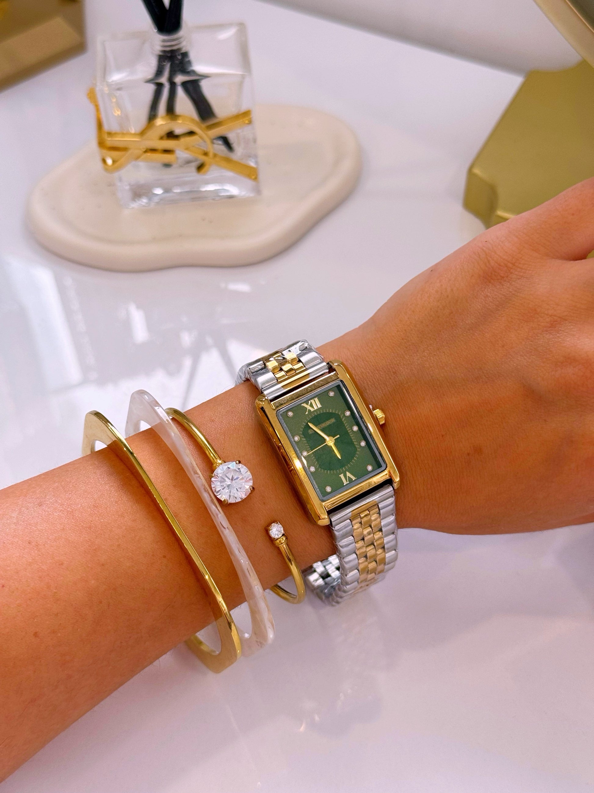 Relógio Analógico mostrador retangular | Fundo Verde