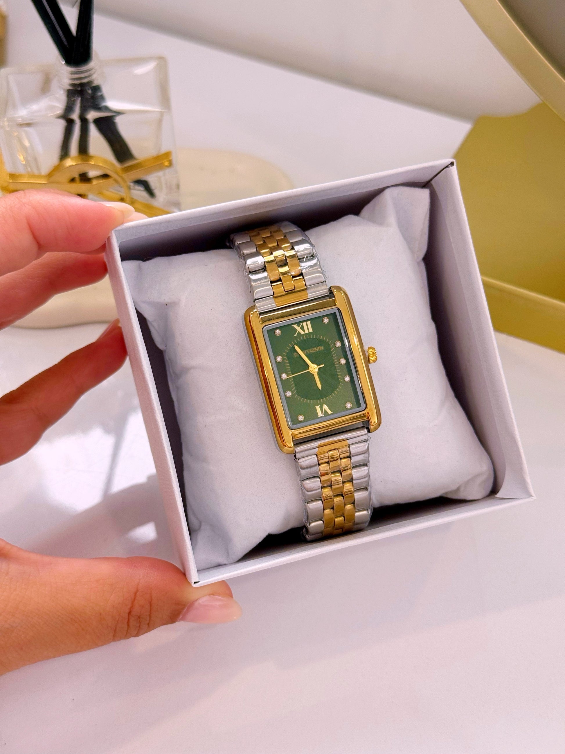 Relógio Analógico mostrador retangular | Fundo Verde