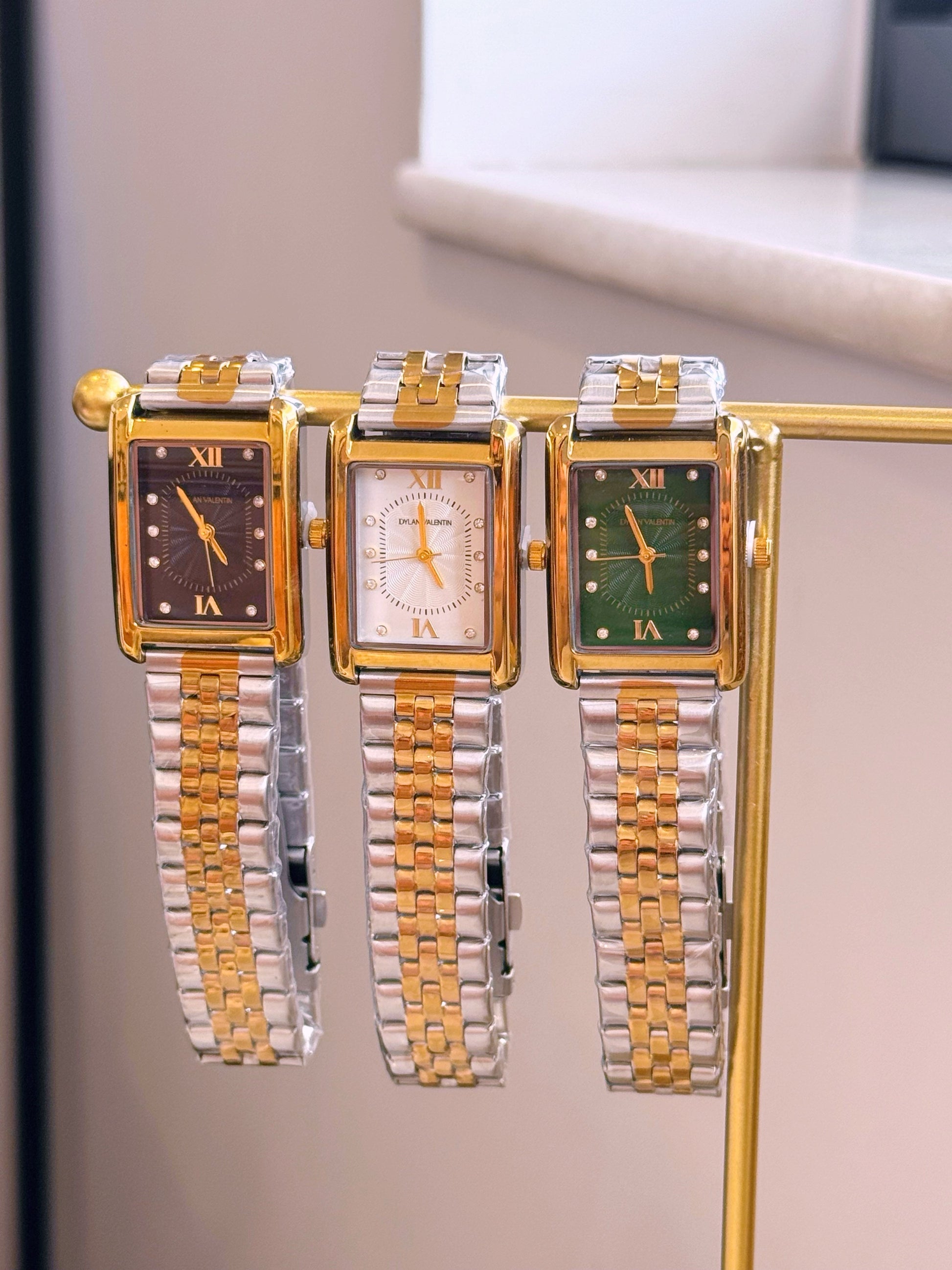 Relógio Analógico mostrador retangular | Fundo Branco