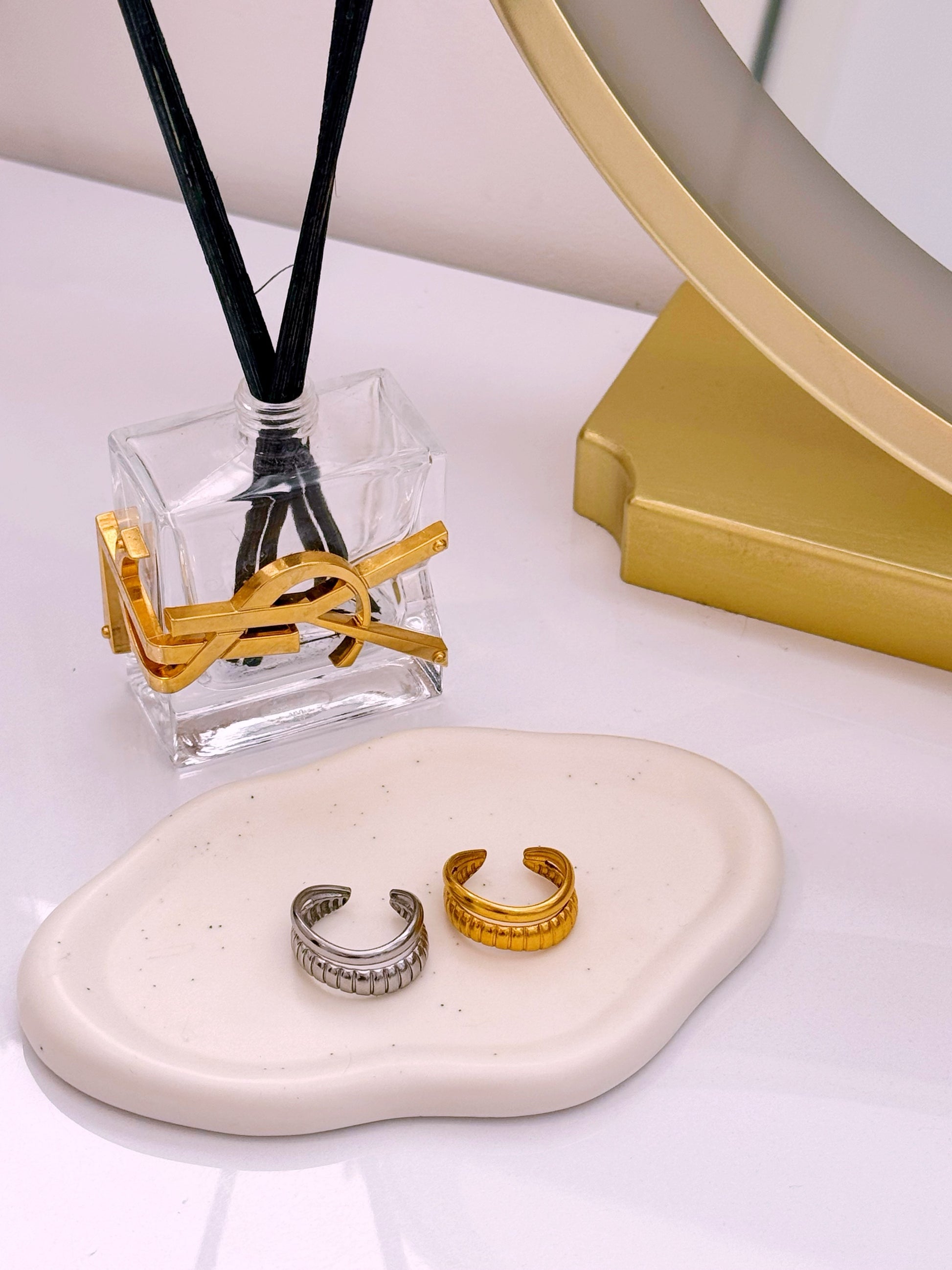 Anel efeito duplo ondulado irregular com relevos | 2 Cores