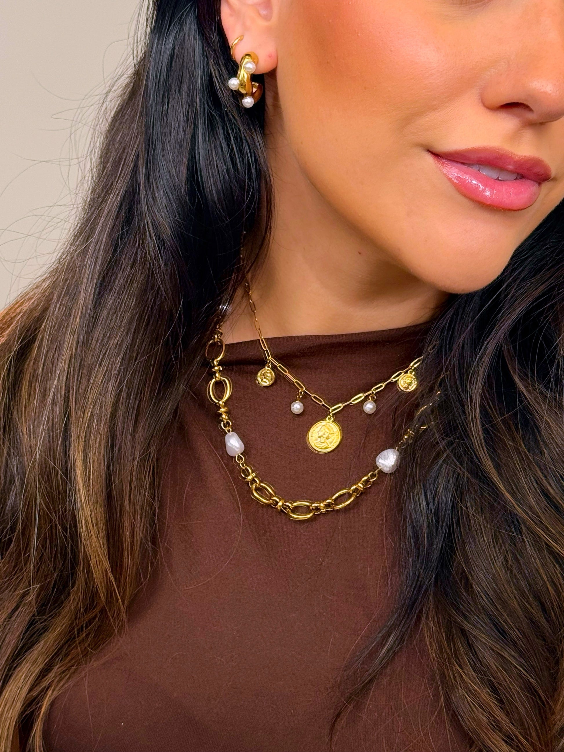 Colar efeito corrente com pérolas | Dourado