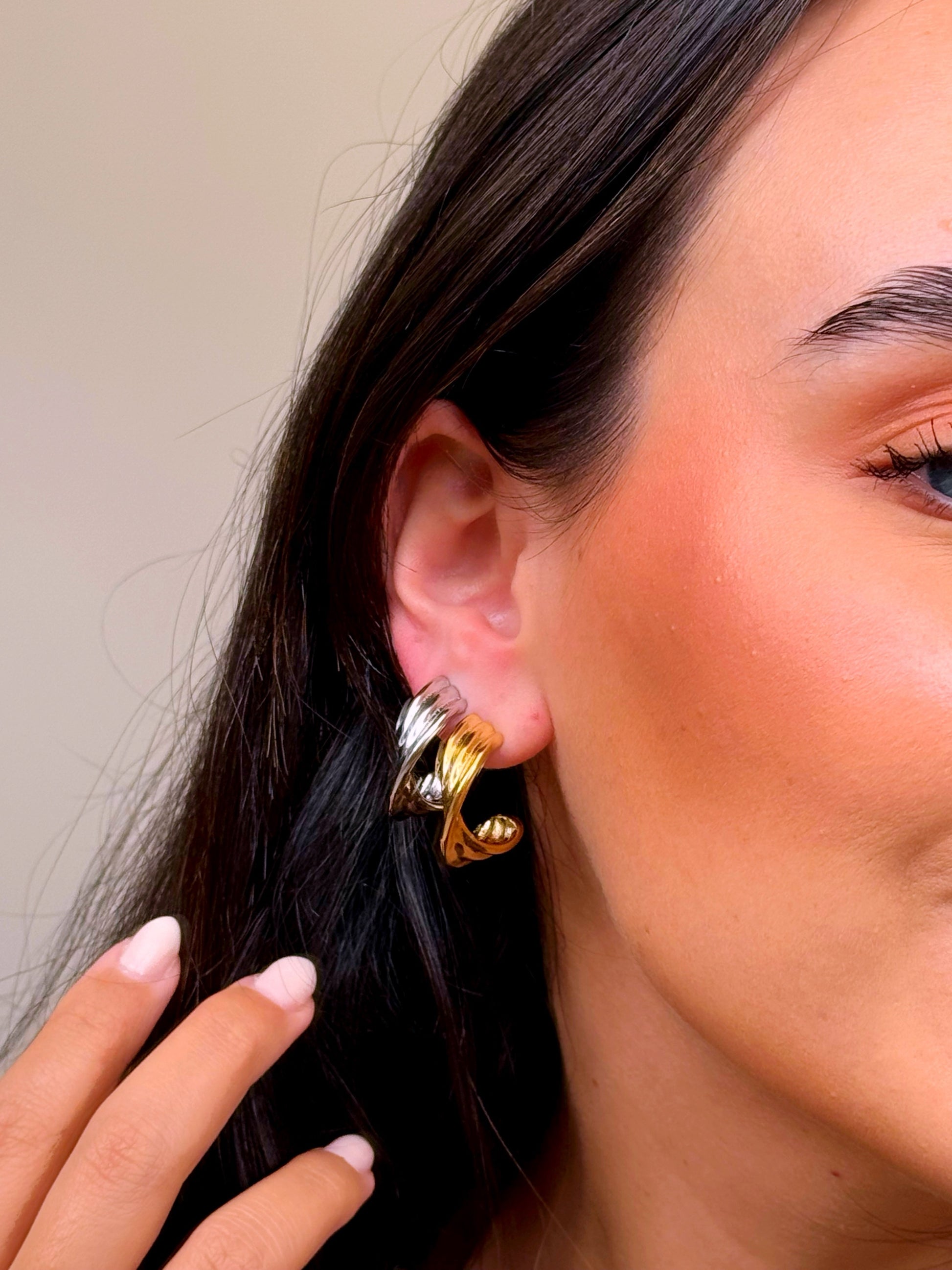 Argolas médias efeito torcido | 2 Cores