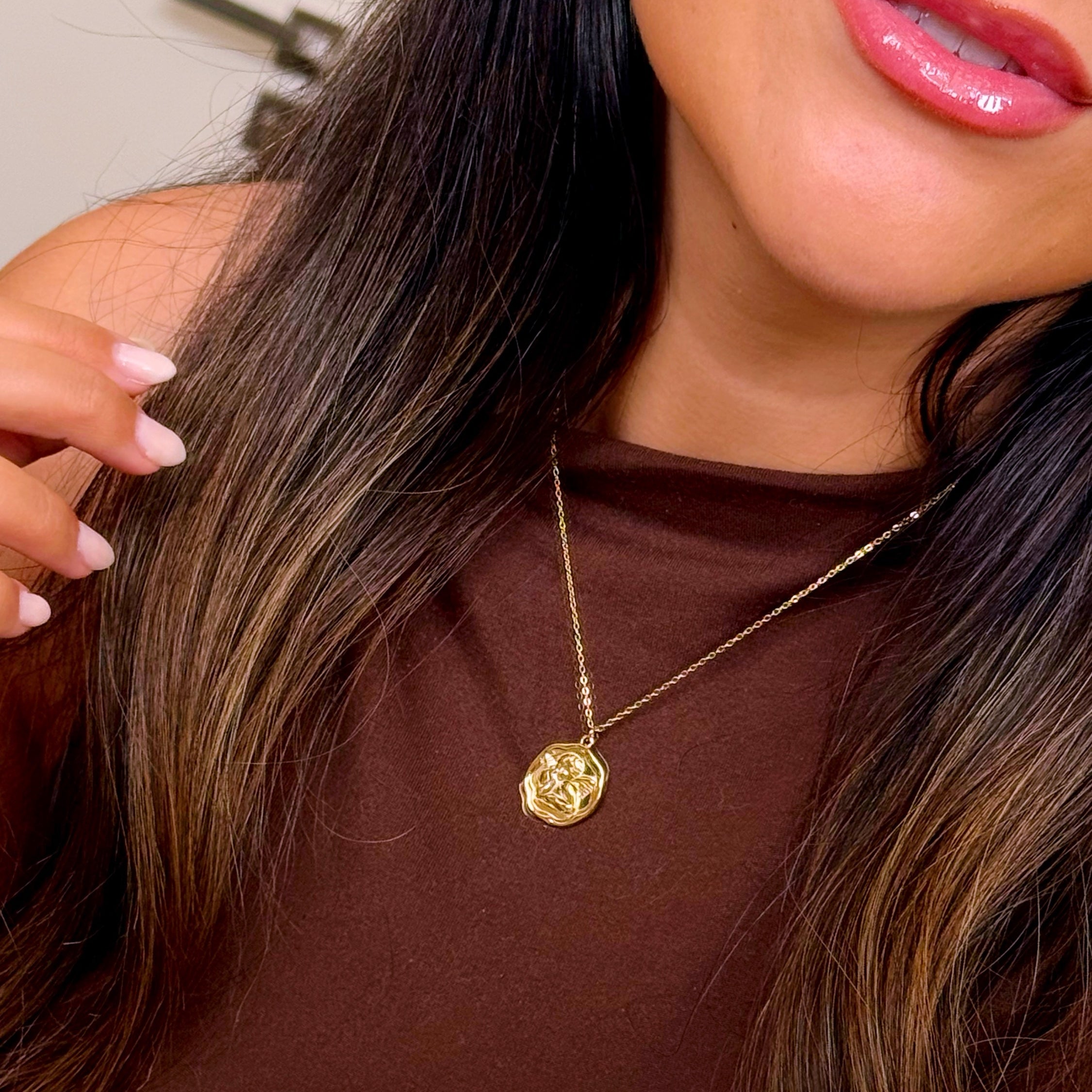 Colar de malha fininha com medalha de anjinho | Dourado