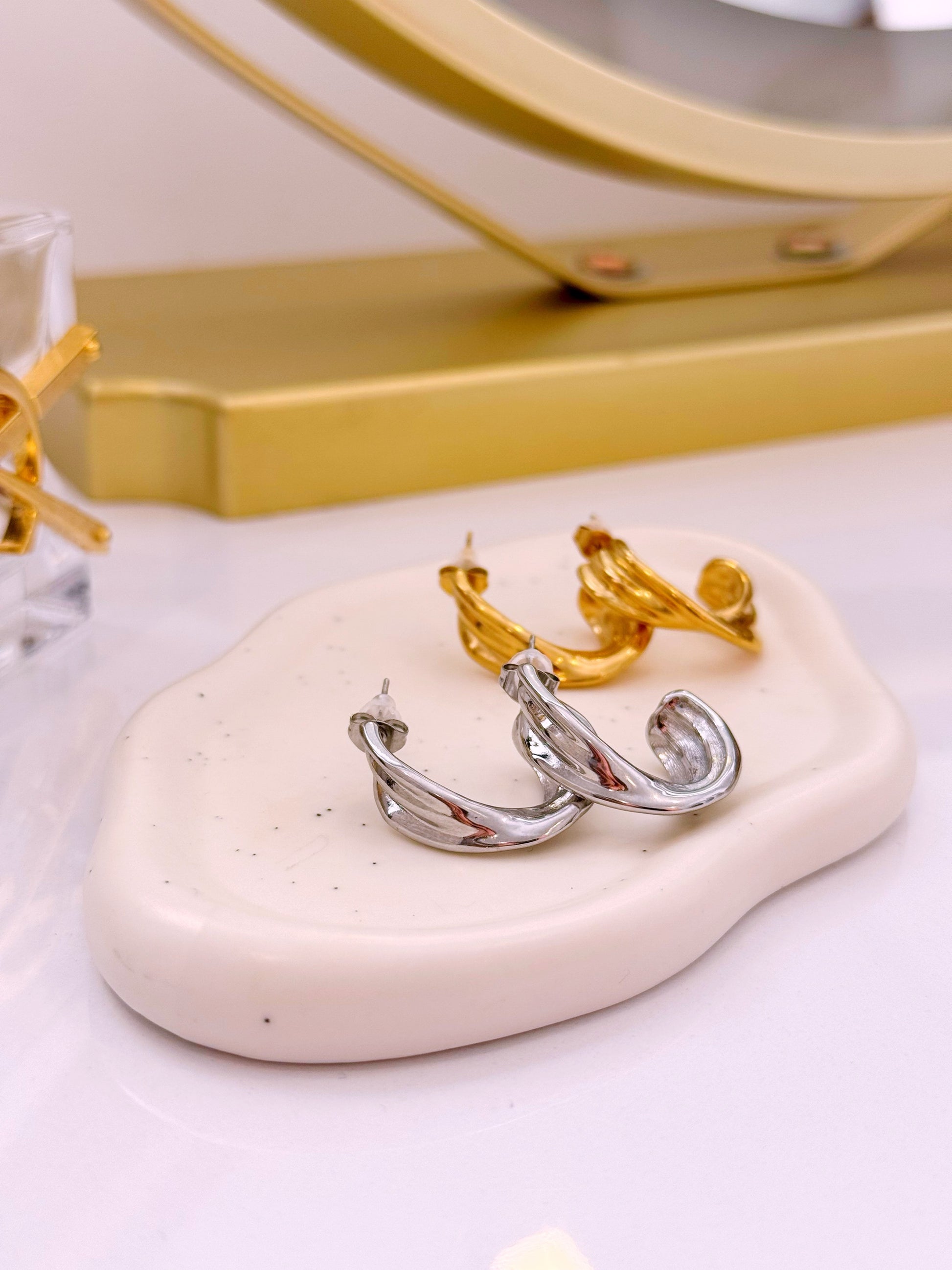 Argolas médias efeito torcido | 2 Cores