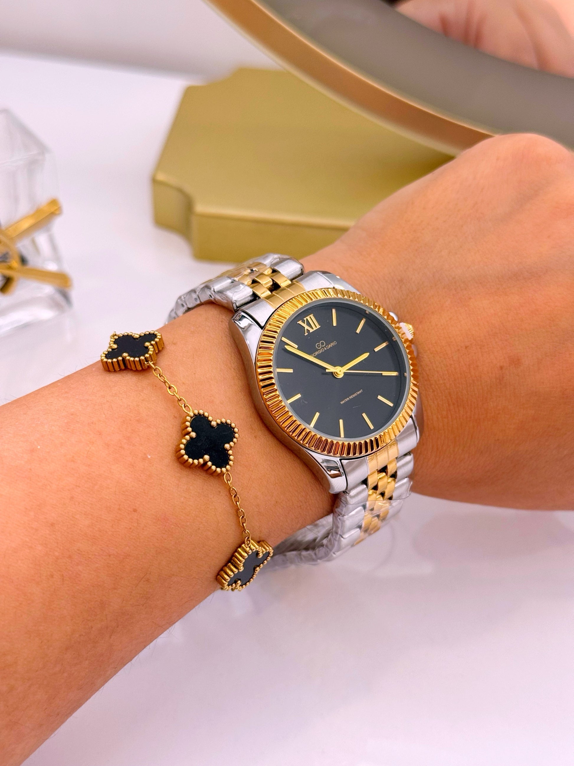 Relógio Analógico Giorgio & Dario | Mix Prateado e Dourado com fundo preto