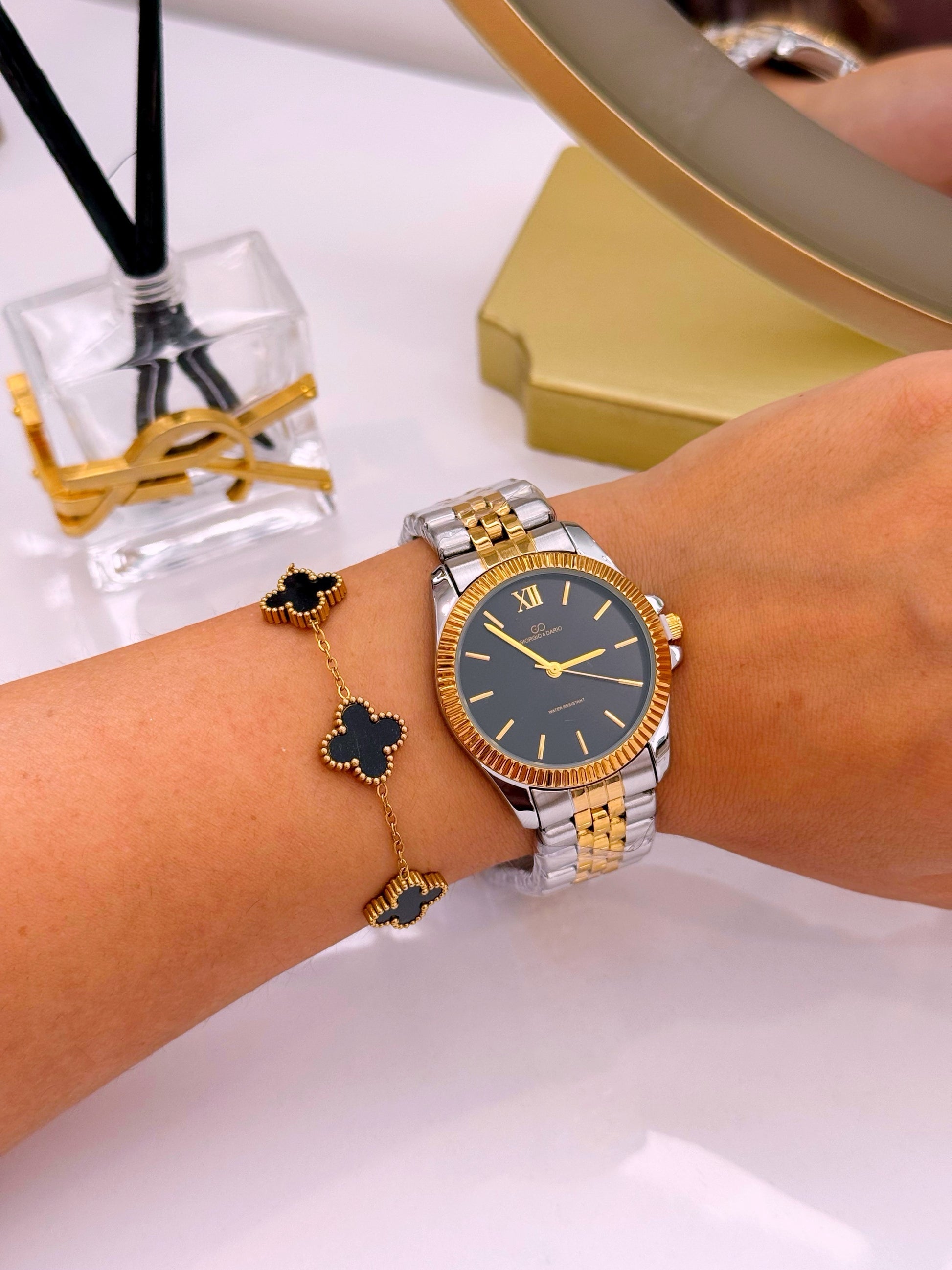 Relógio Analógico Giorgio & Dario | Mix Prateado e Dourado com fundo preto