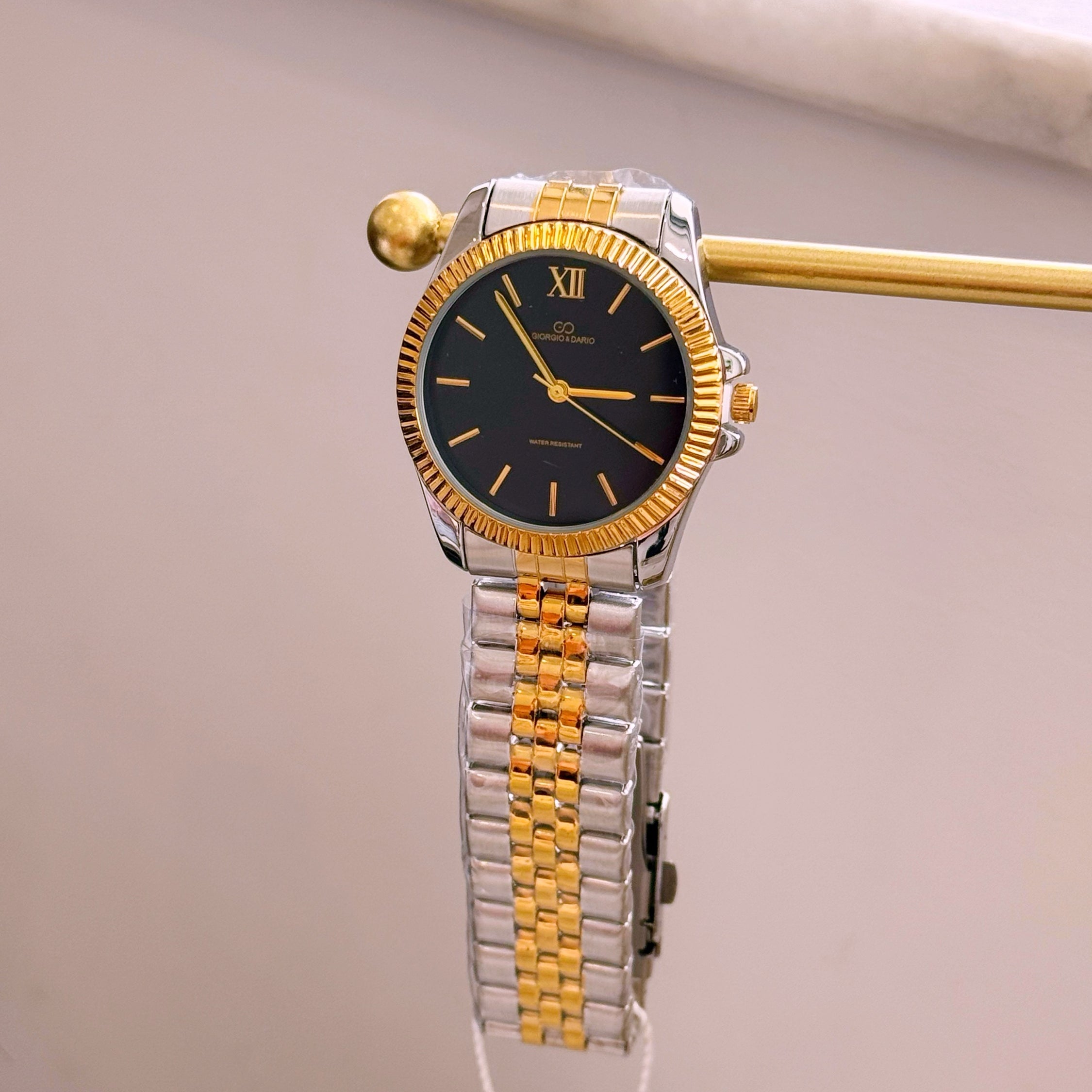 Relógio Analógico Giorgio & Dario | Mix Prateado e Dourado com fundo preto