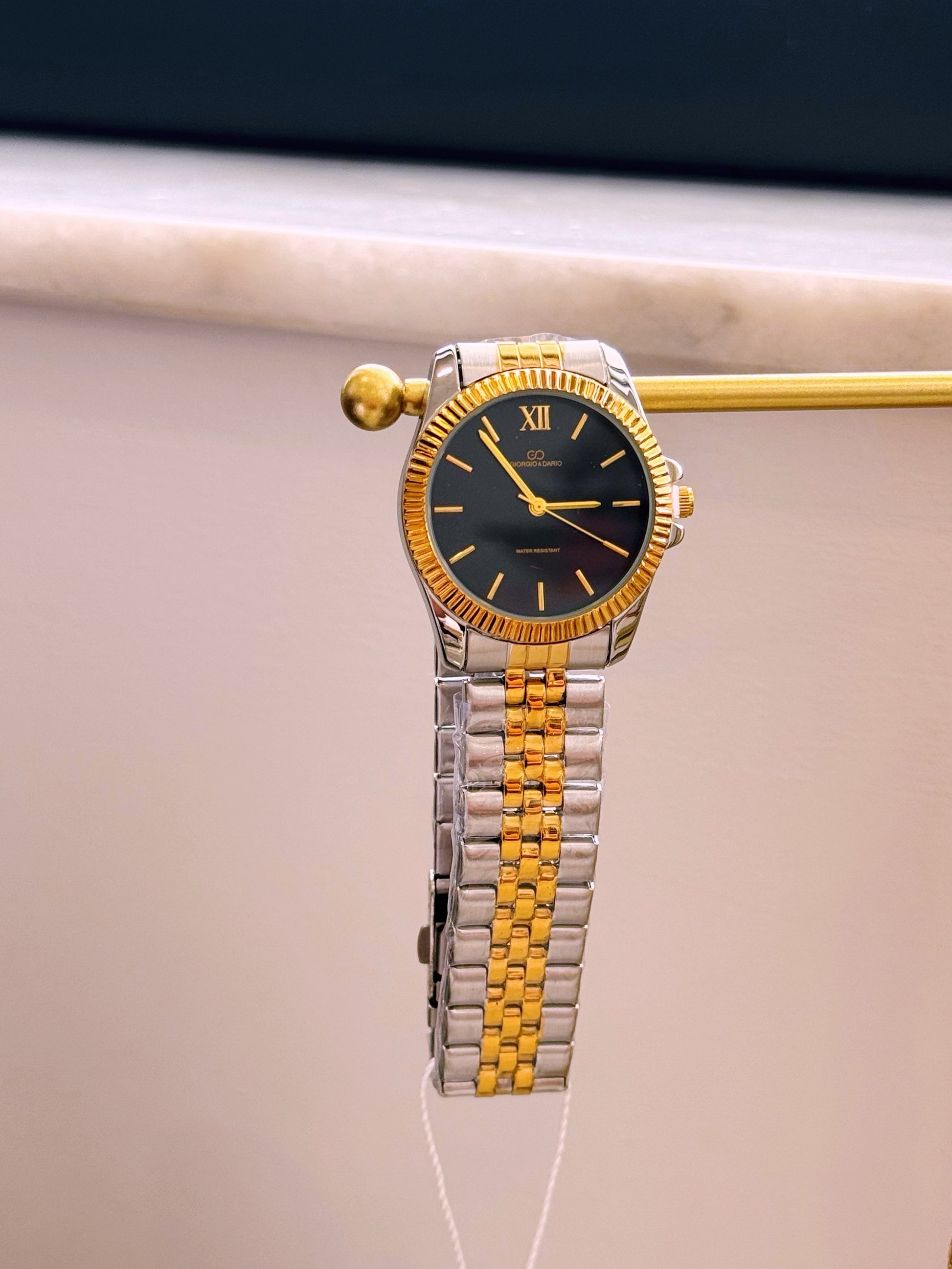 Relógio Analógico Giorgio & Dario | Mix Prateado e Dourado com fundo preto