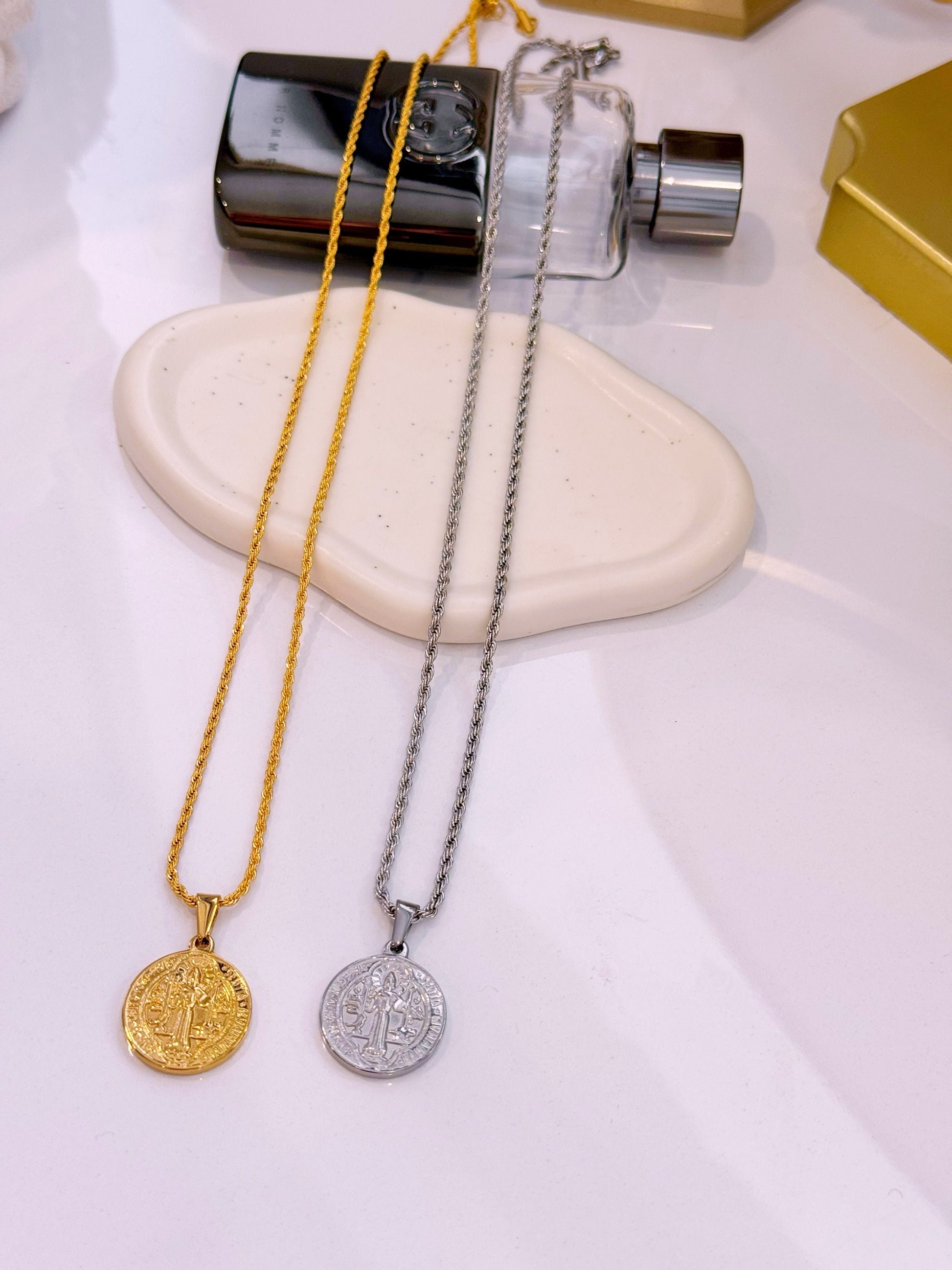 Colar medalha dupla face | 2 Cores