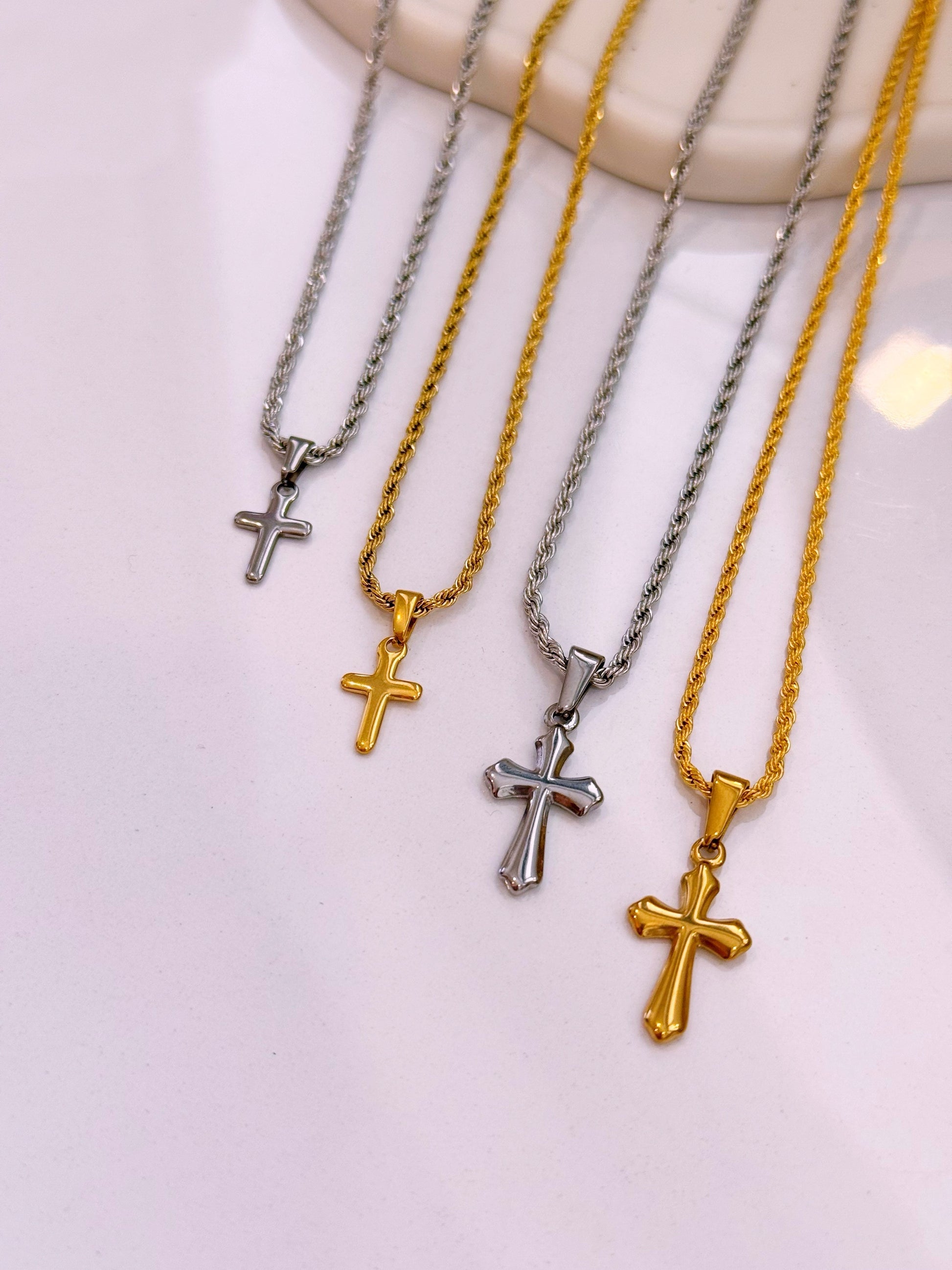 Colar cruz | 2 Tamanhos • 2 cores