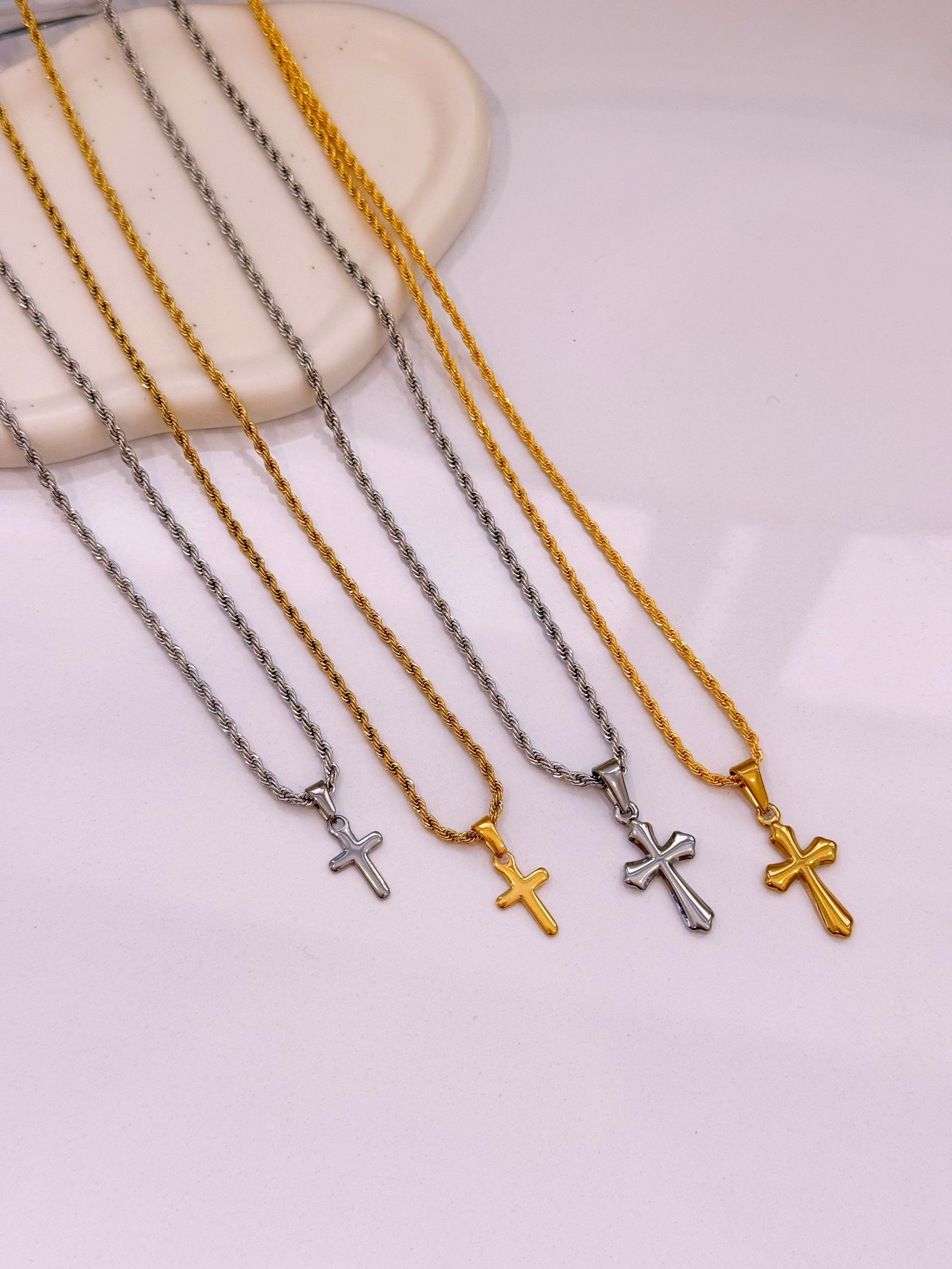 Colar cruz | 2 Tamanhos • 2 cores