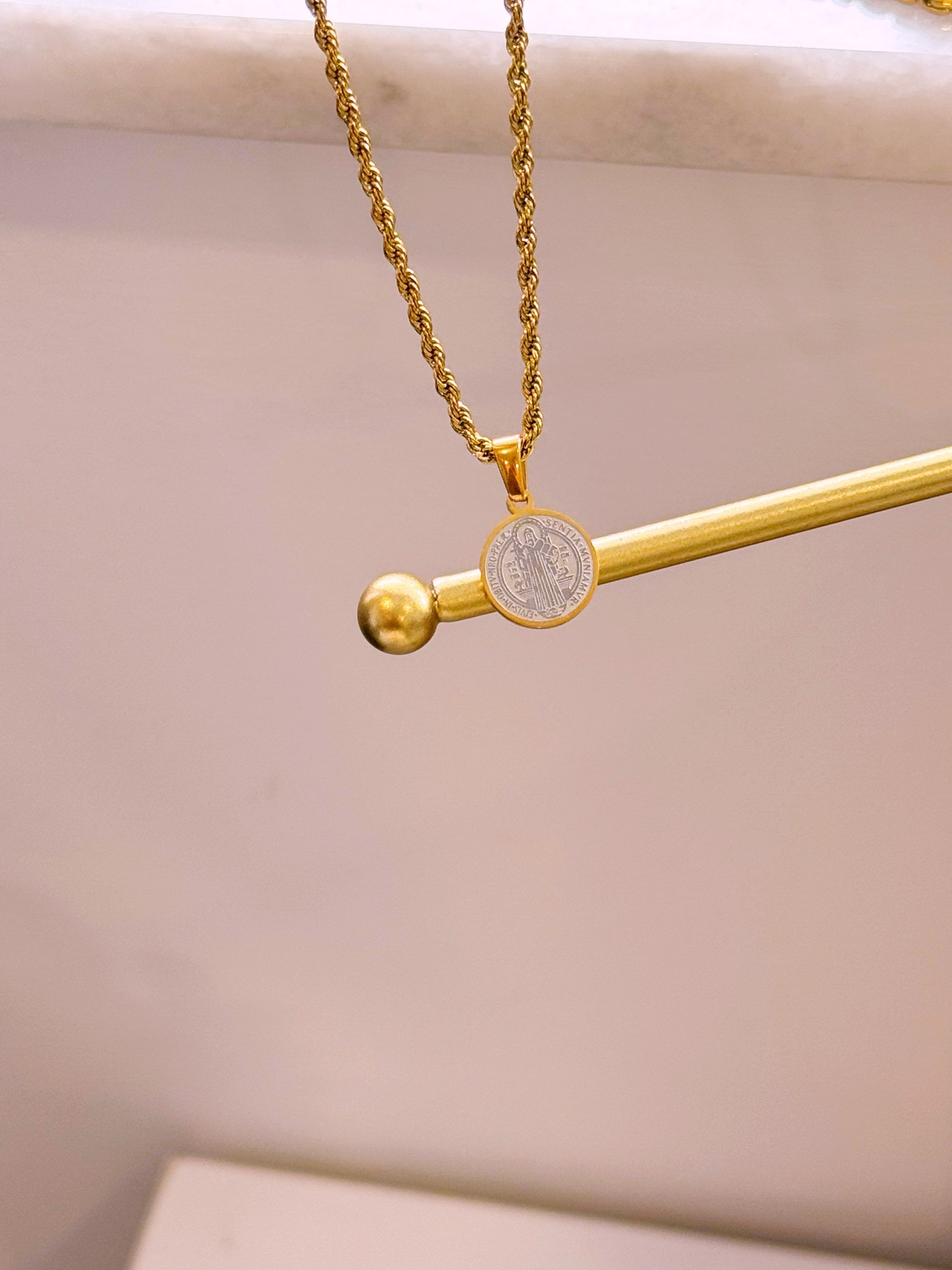 Colar medalha com mix de cores | Dupla face