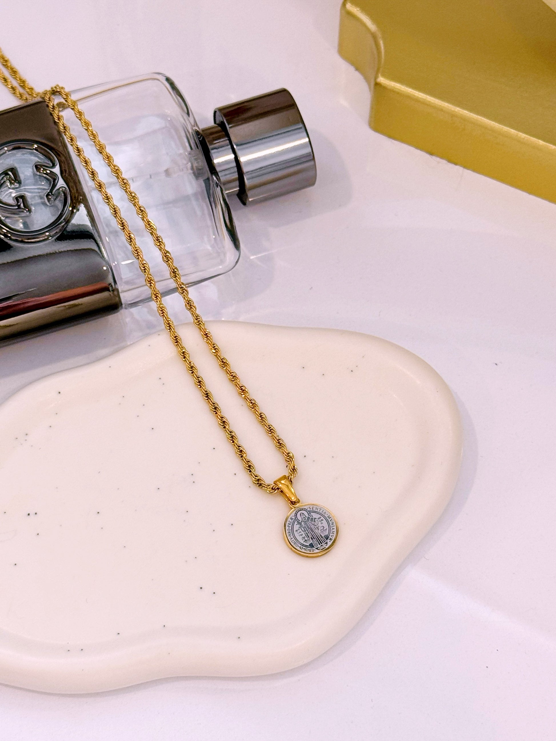 Colar medalha com mix de cores | Dupla face