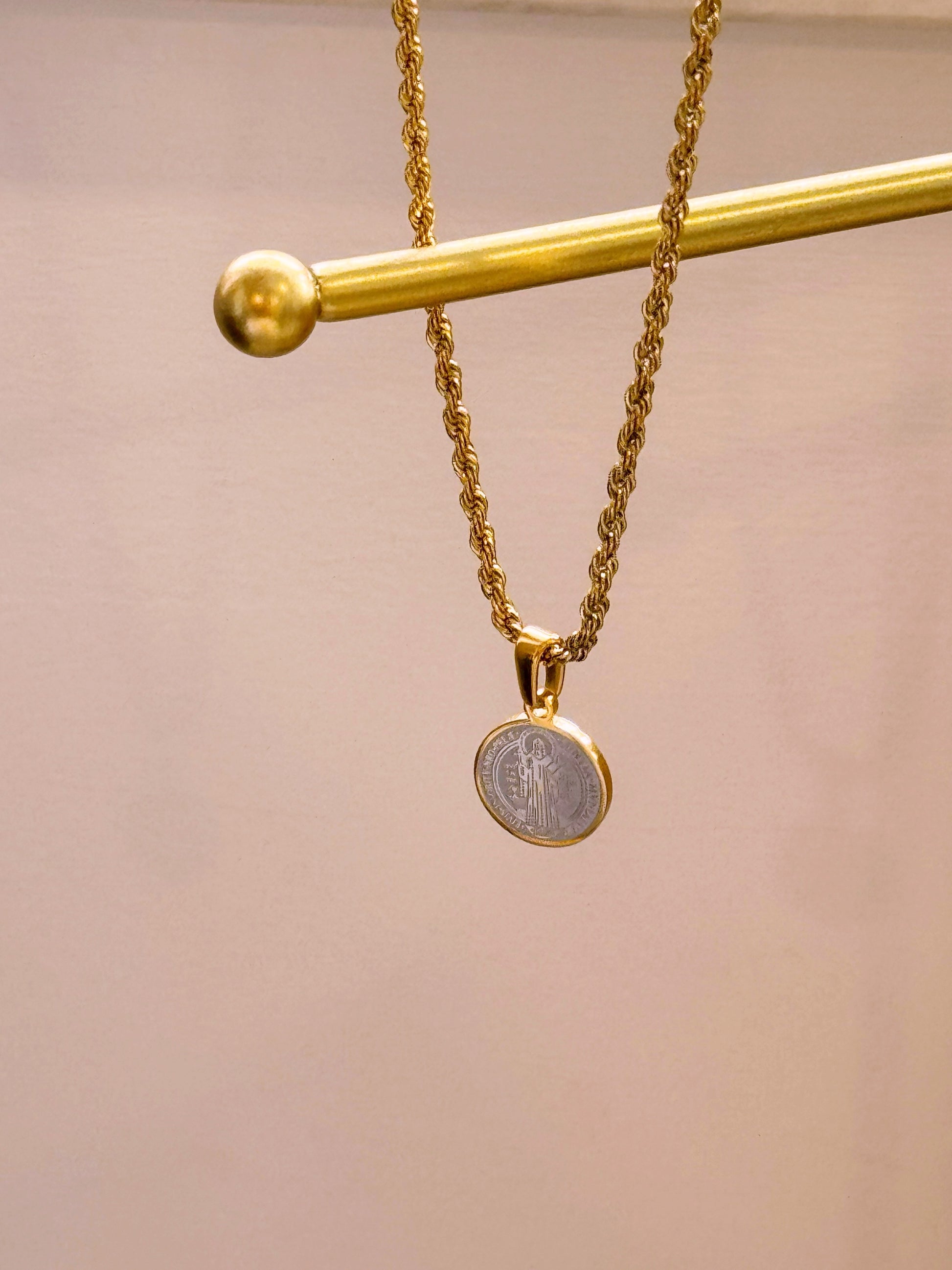 Colar medalha com mix de cores | Dupla face