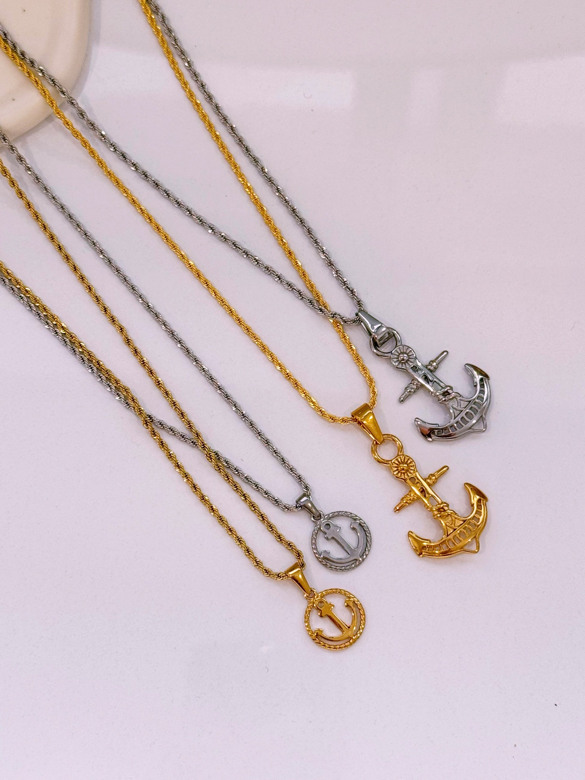 Colar âncora | 2 Tamanhos • 2 cores