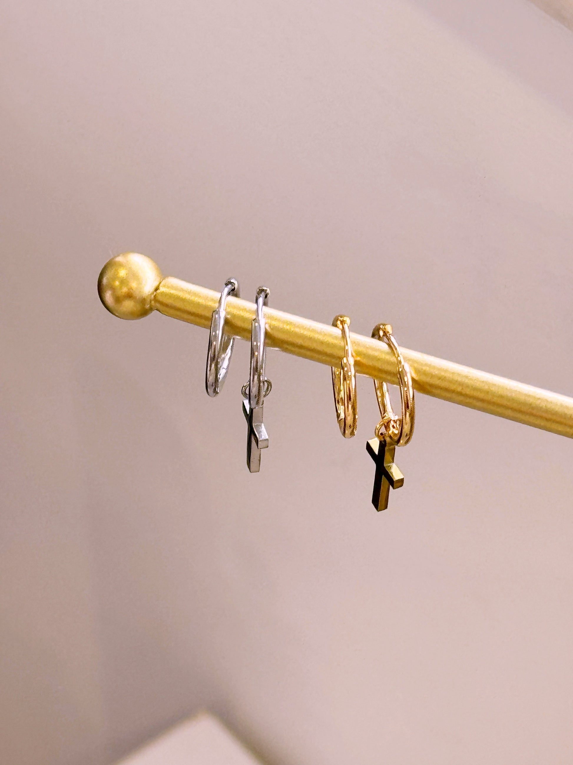 Argolas lisas com cruz | 2 Cores