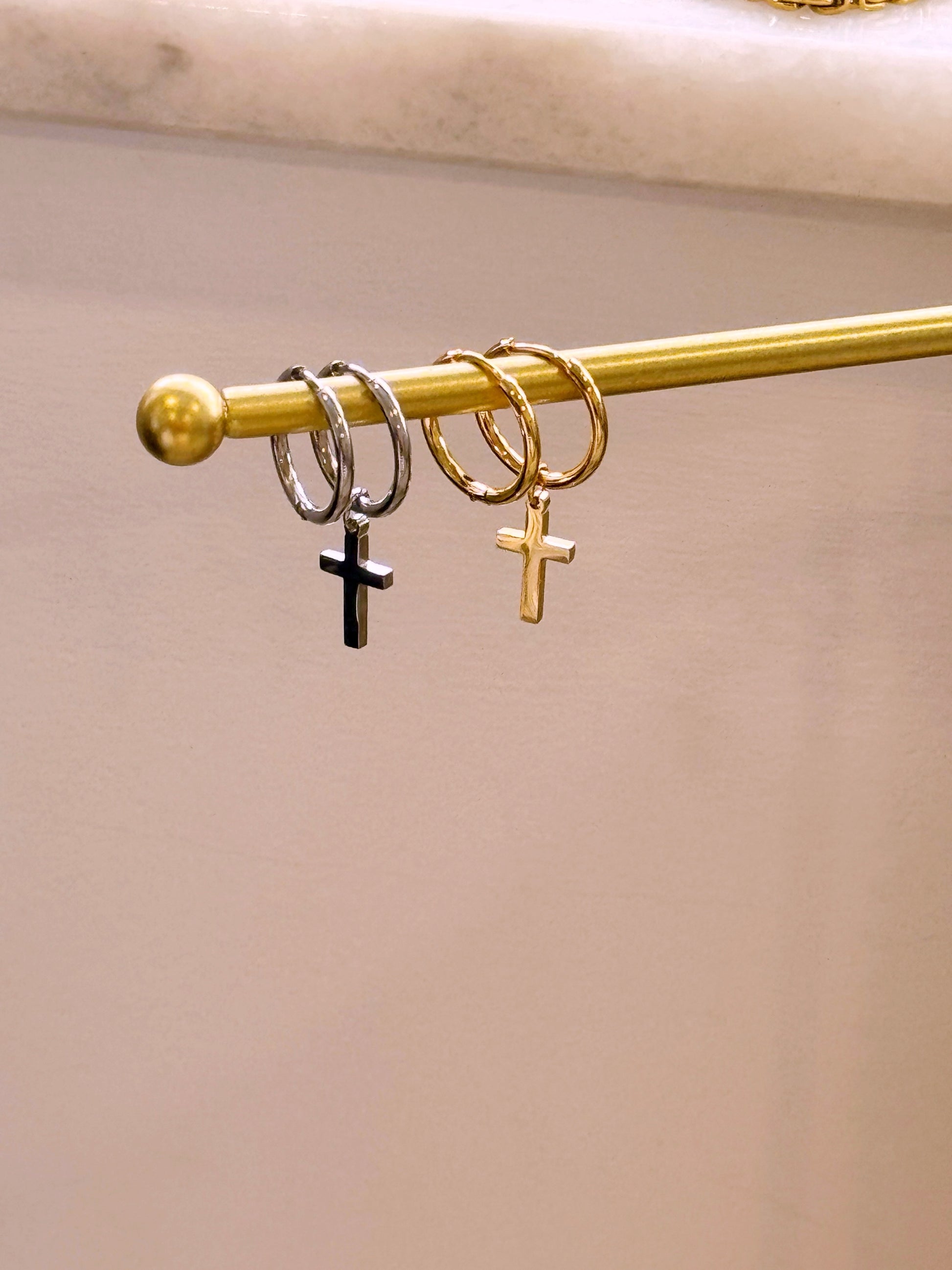 Argolas lisas com cruz | 2 Cores