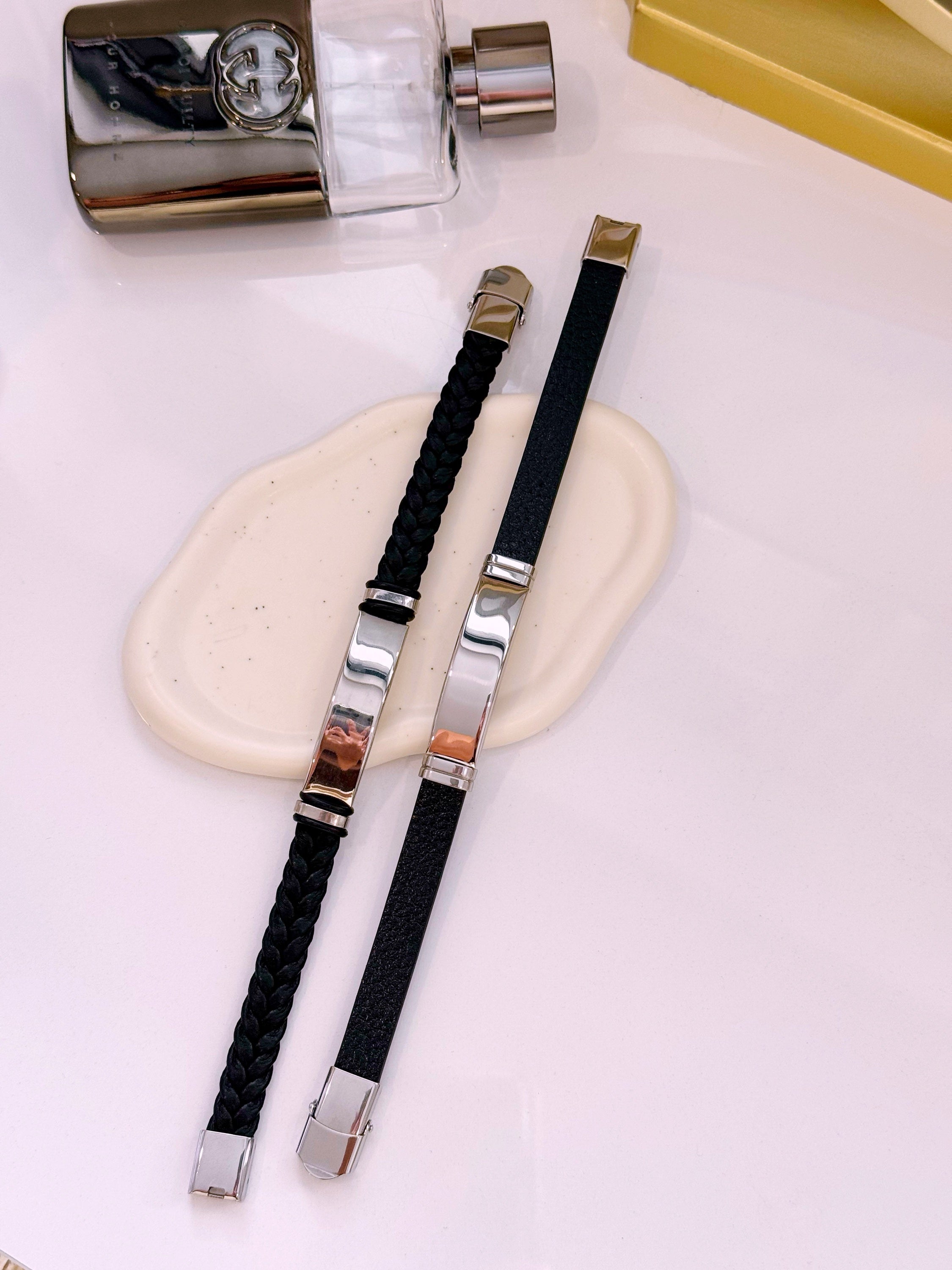 Pulseira em pele com chapa | 2 Modelos