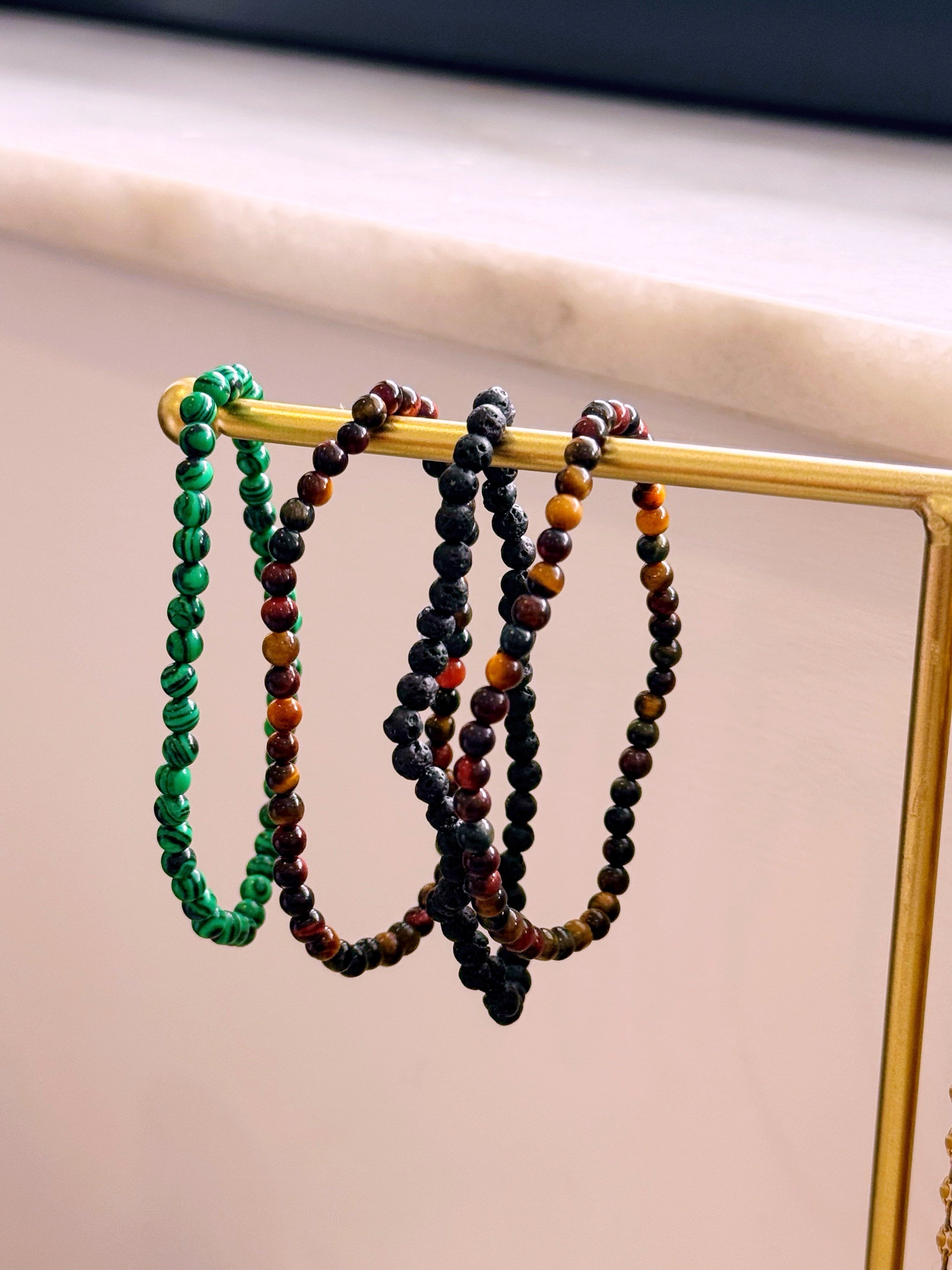 Pulseira de pedras pequeninas | 4 Cores