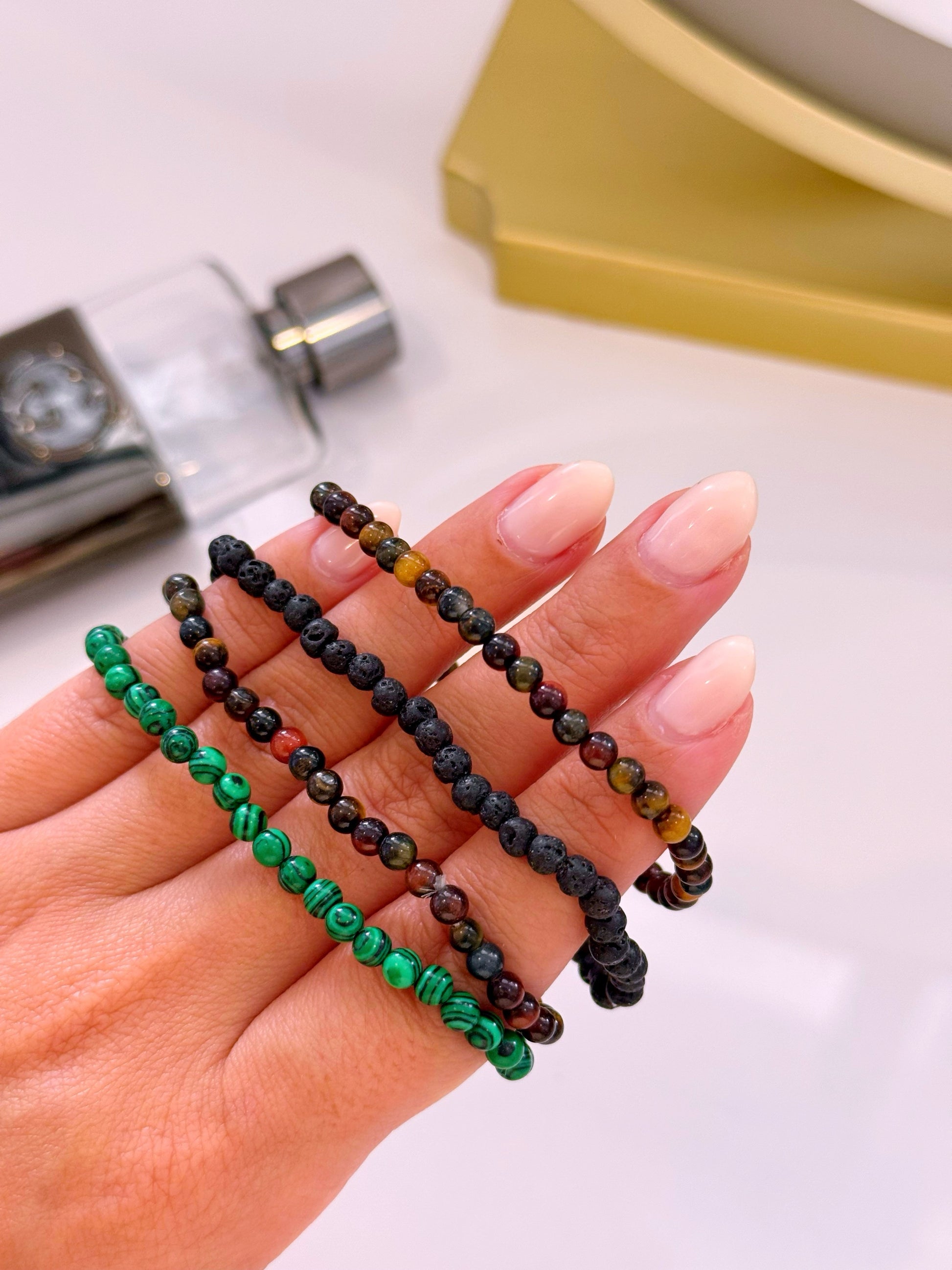 Pulseira de pedras pequeninas | 4 Cores