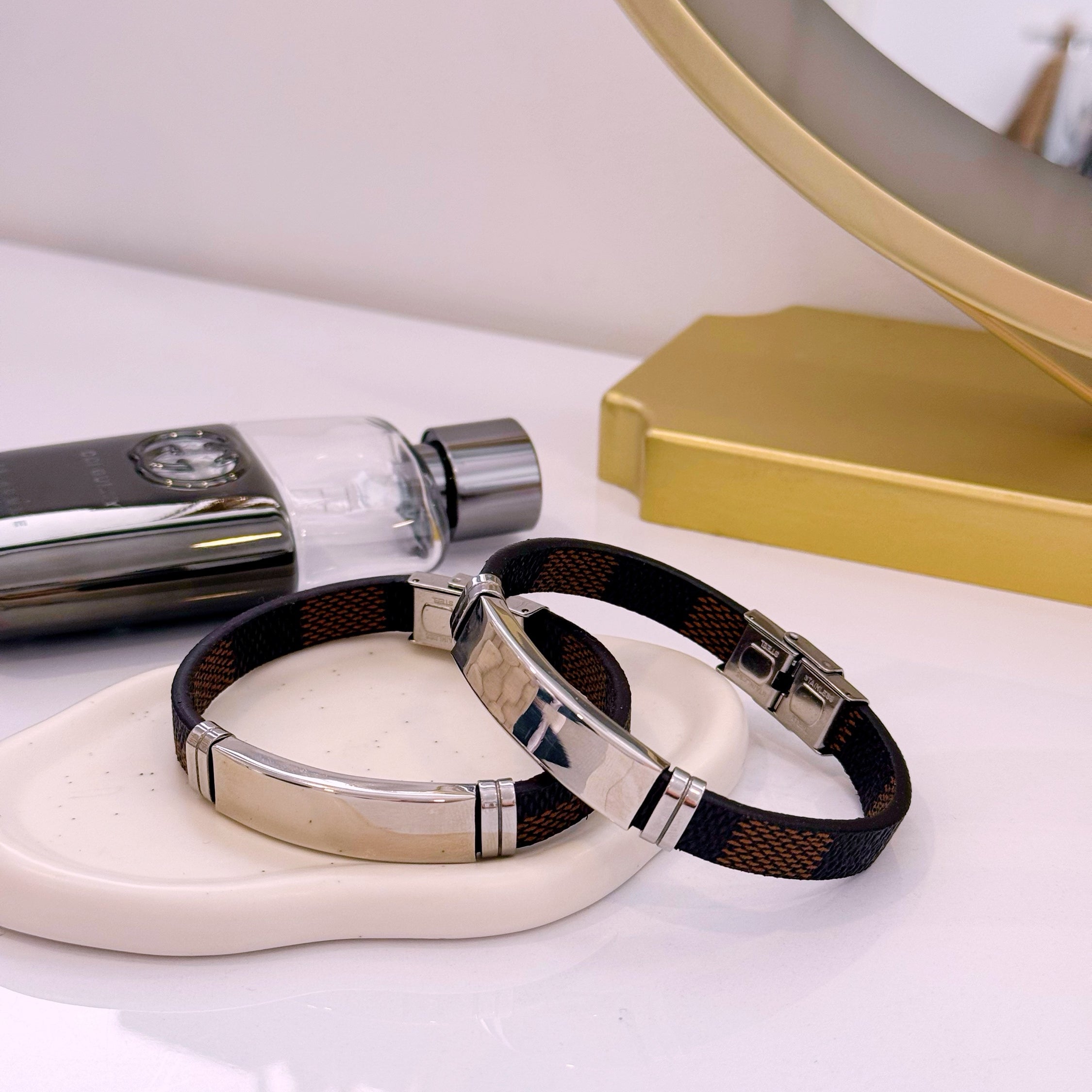 Pulseira de pele com chapa | Castanho e Prateado